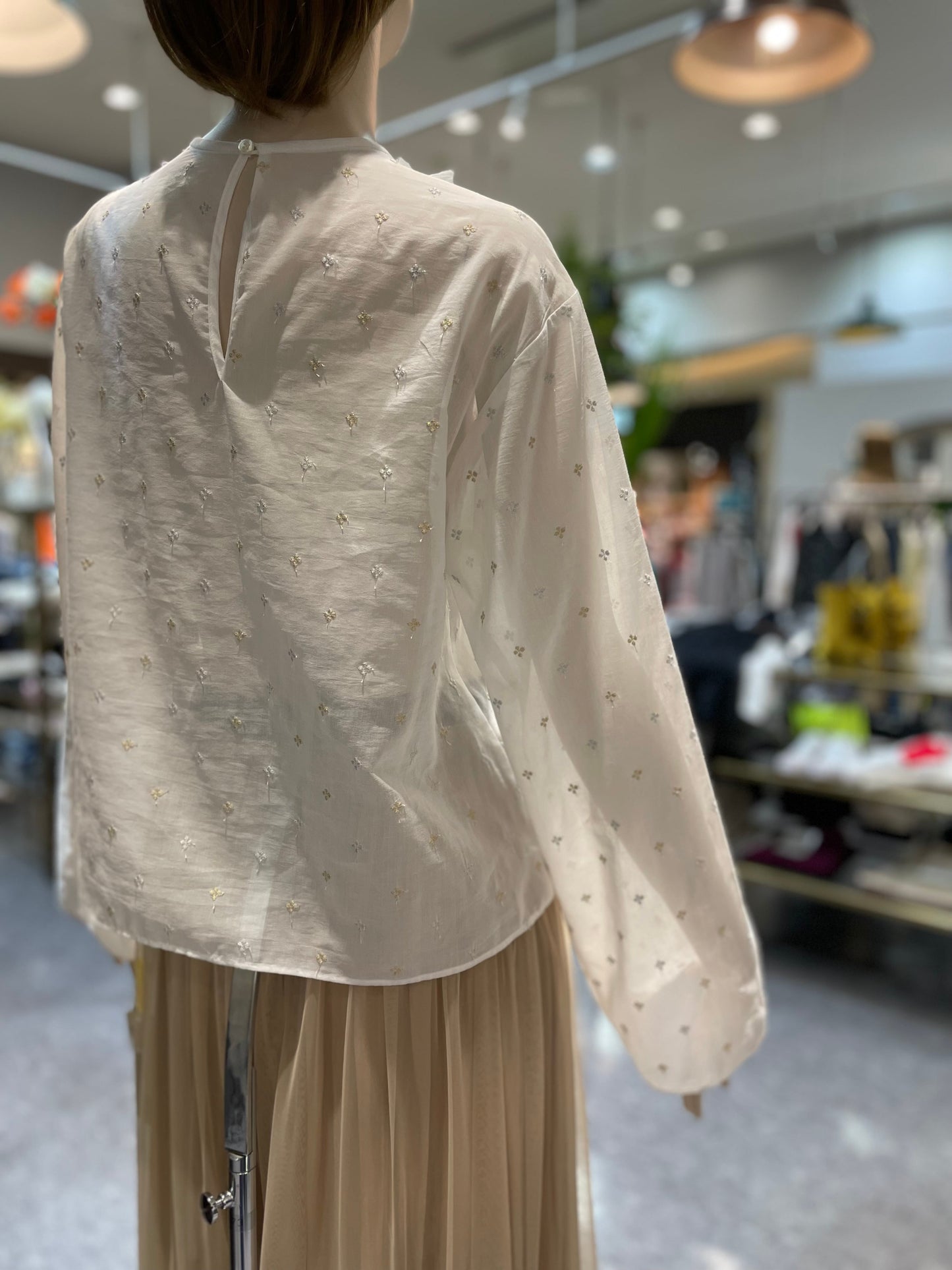 【De bon coer】ラメ刺繍ブラウス
