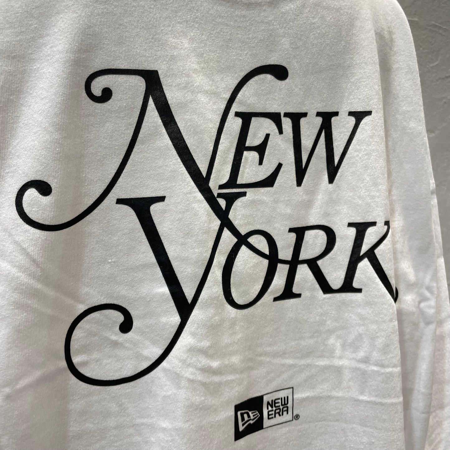 【NEW ERA】オーバーサイズド コットン Tシャツ New York Magazine (white)