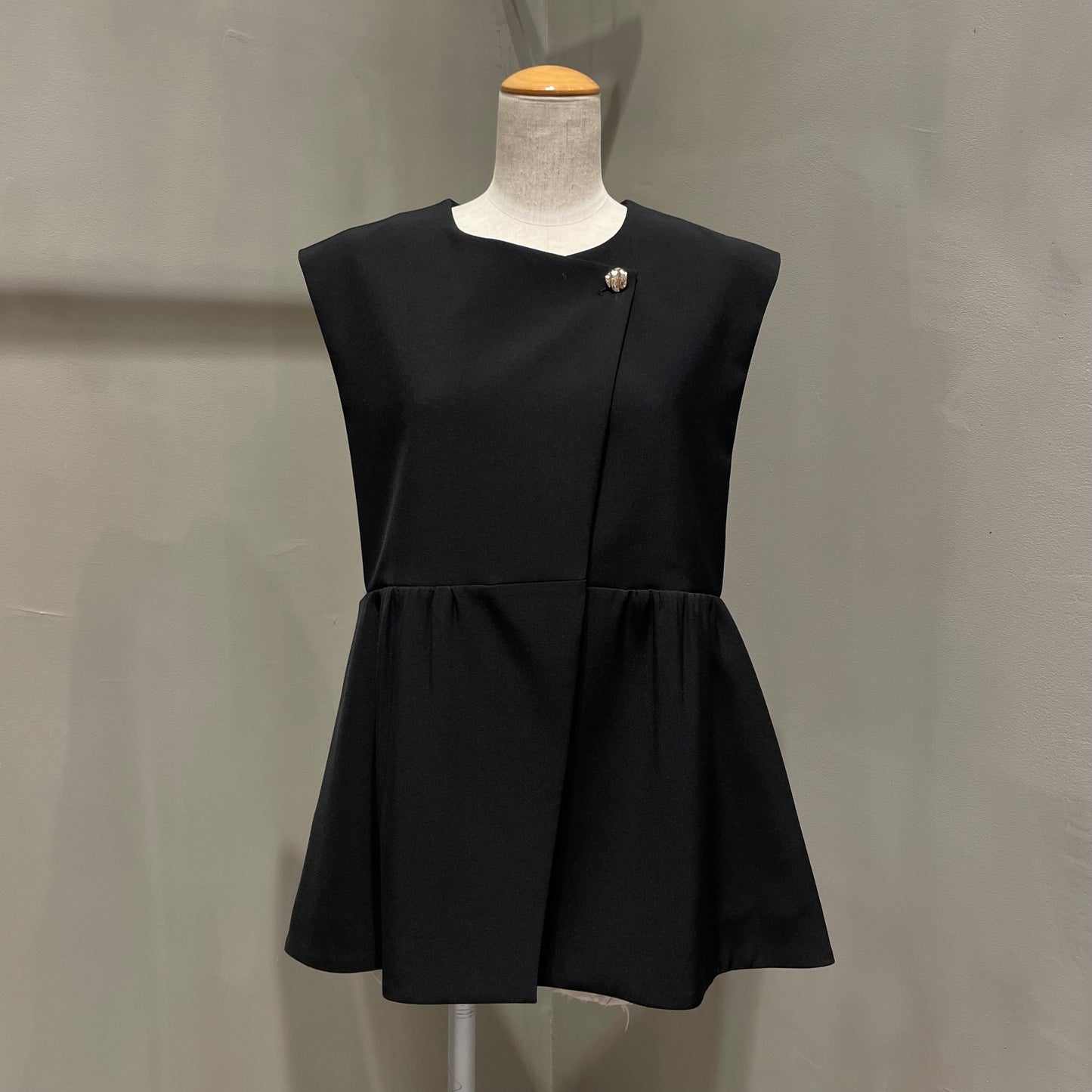 【CHIGNON】ペプラムベスト