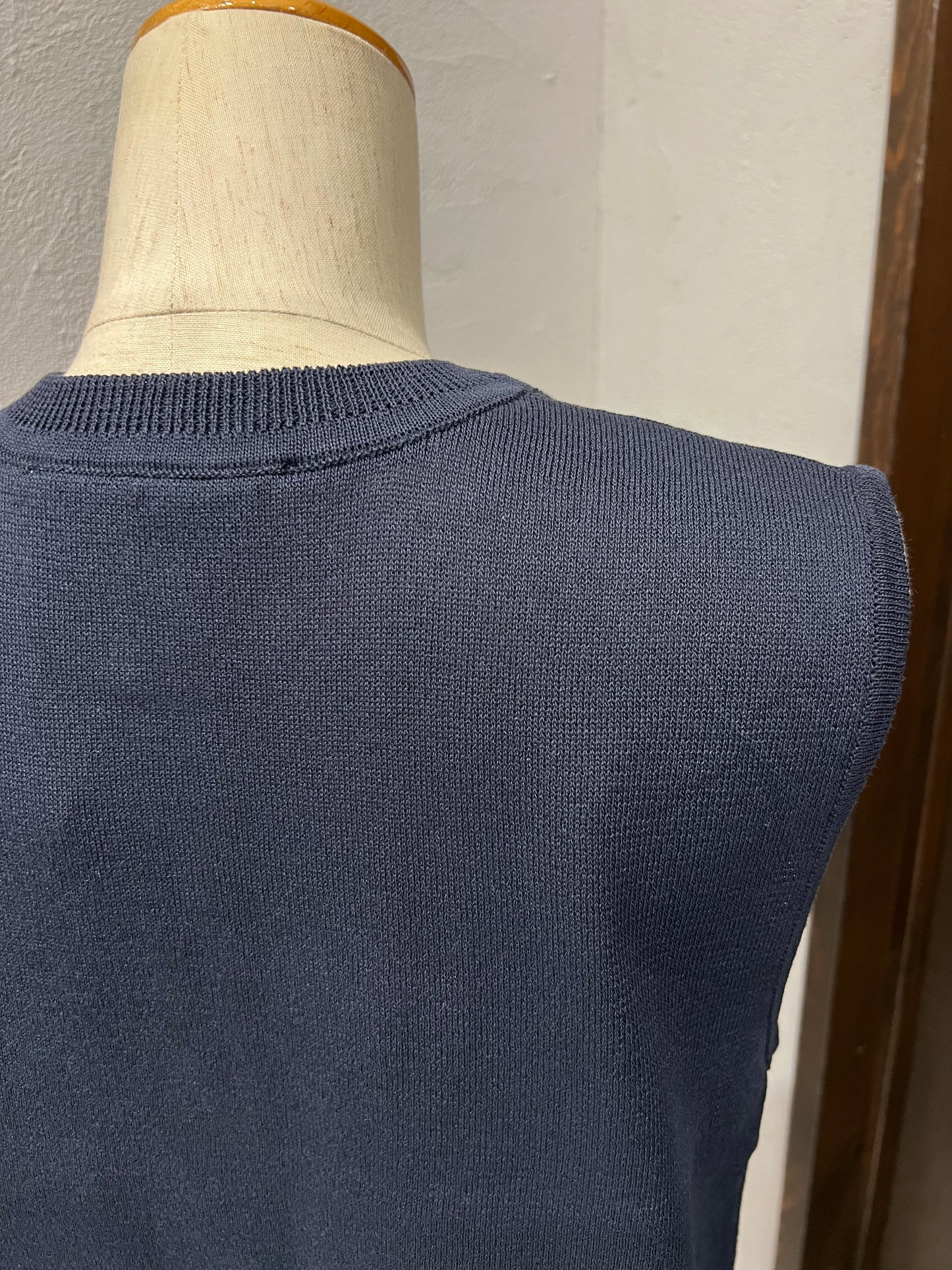 【TORRAZZO DONNA】ビーズ刺繡ニットベスト
