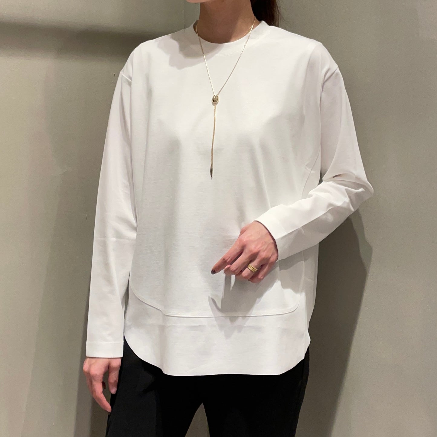 【Dignite collier】裾ラウンドカット長袖カットソー