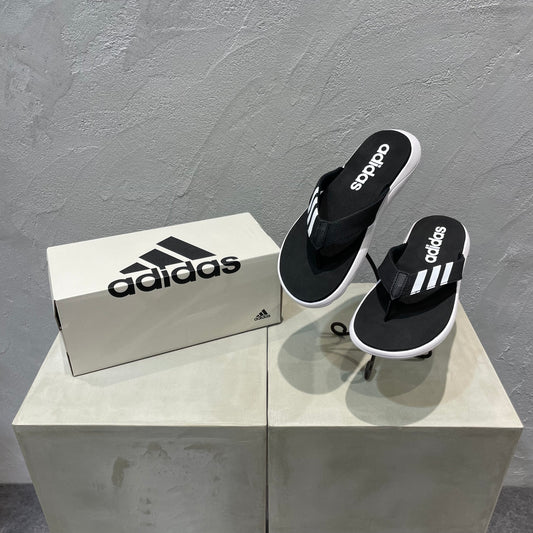 adidas//トングサンダル