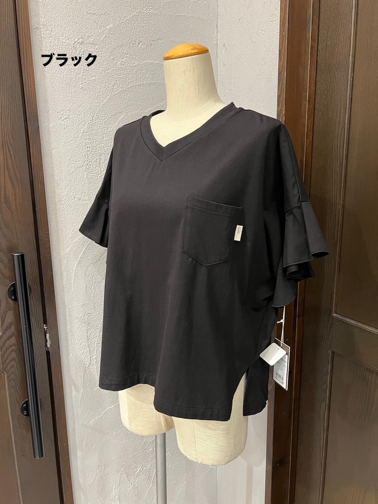 【ayane】VネックTシャツ