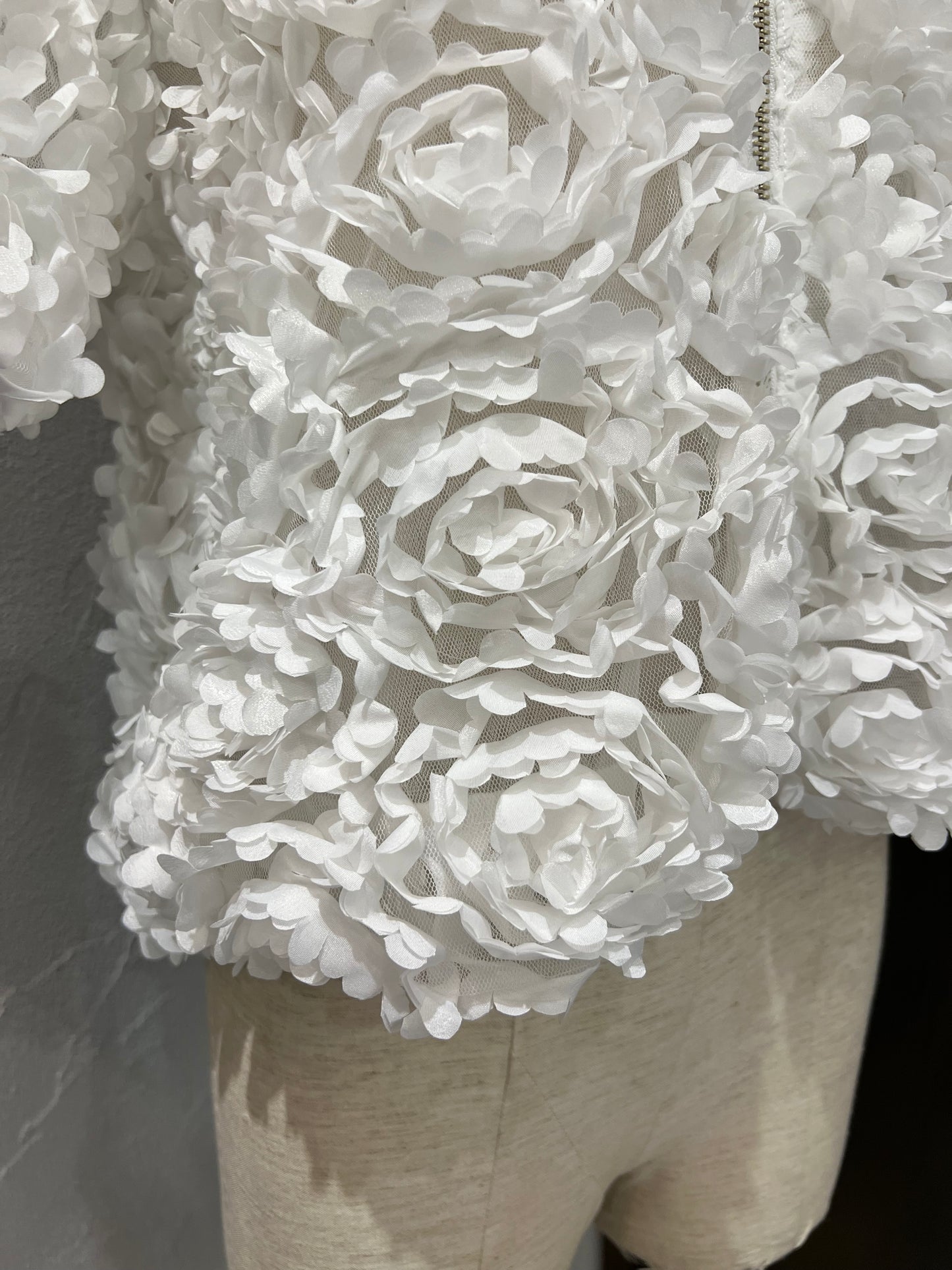 【TORRAZZO DONNA】フラワーチュール刺繍シアージャケット