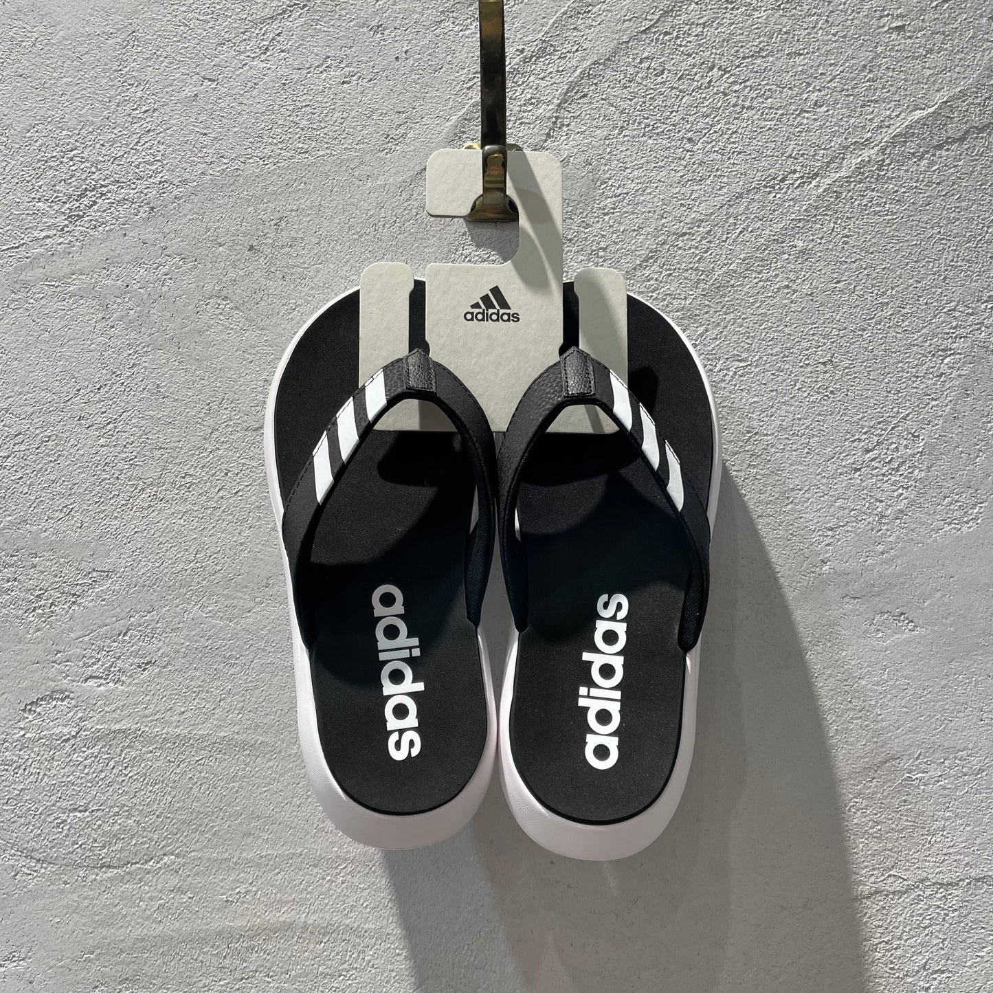 adidas//トングサンダル