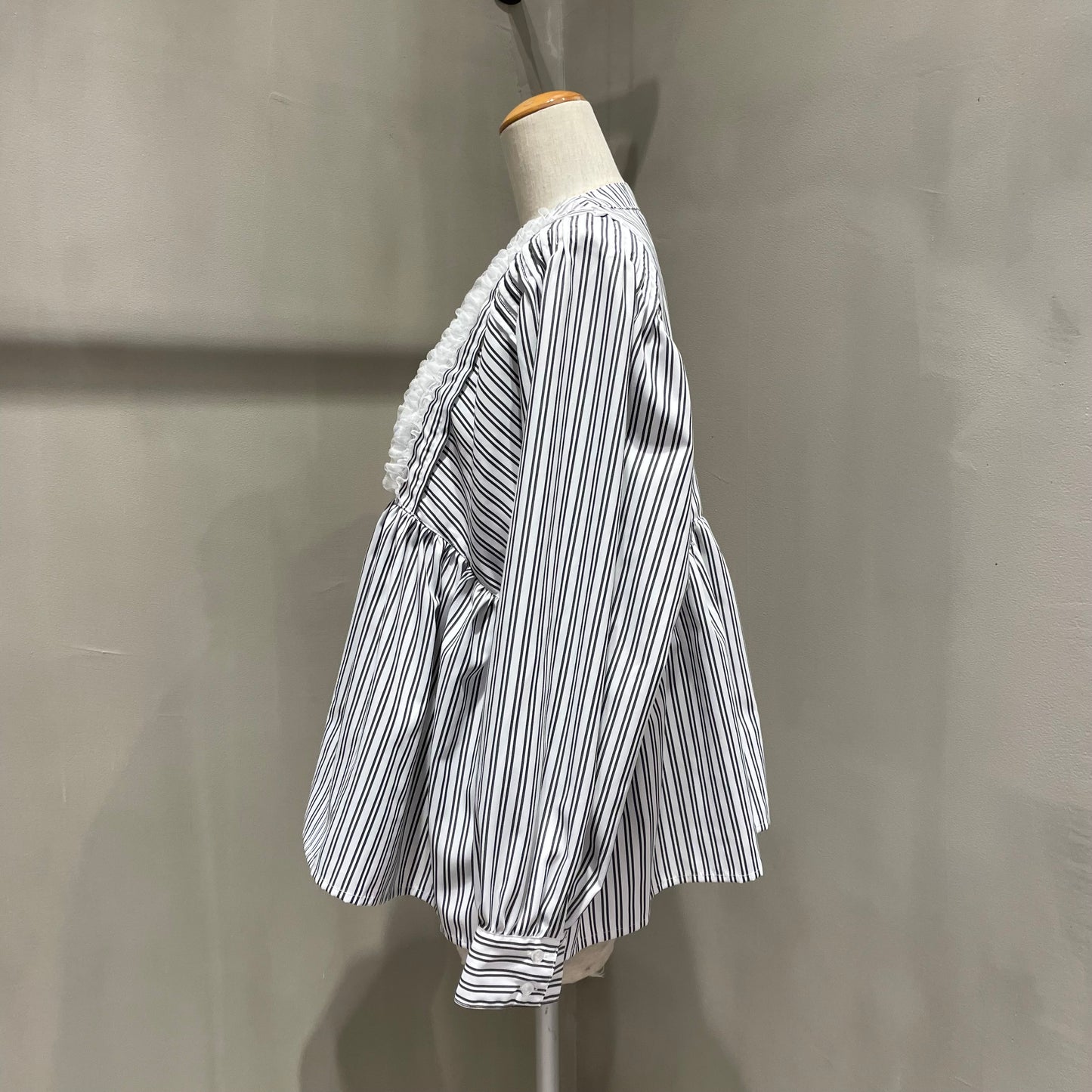 【TORRAZZO DONNA】メッシュフリルブラウス