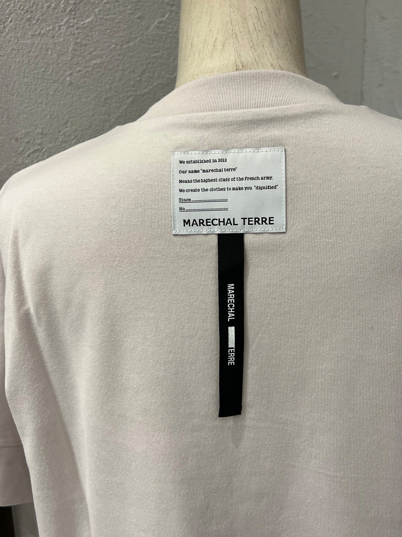 【MARECHAL TERRE】バックロゴテープデザインTシャツ