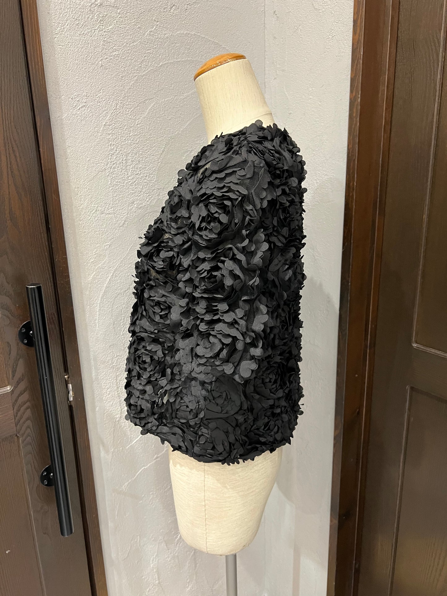 【TORRAZZO DONNA】フラワーチュール刺繍シアージャケット
