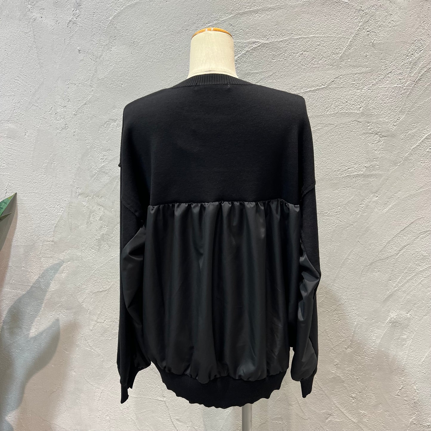 【MARECHAL TERRE】フリンジロゴ刺繍ニット