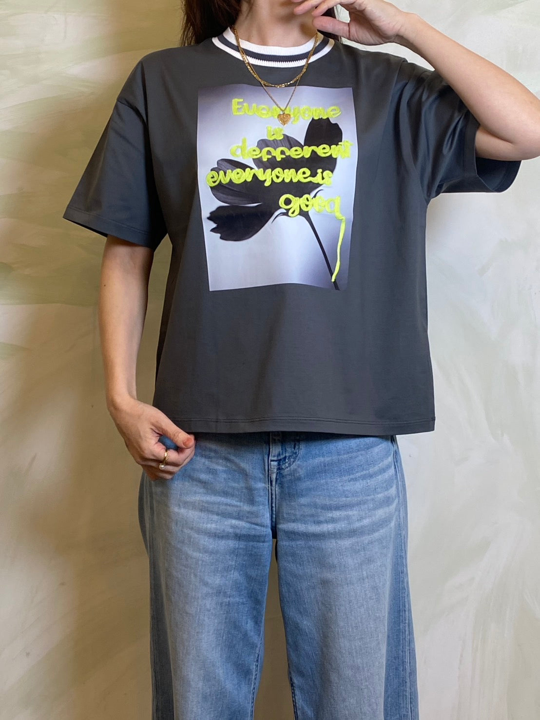 【EN'DAY】アートプリント×コード刺繍 Tシャツ