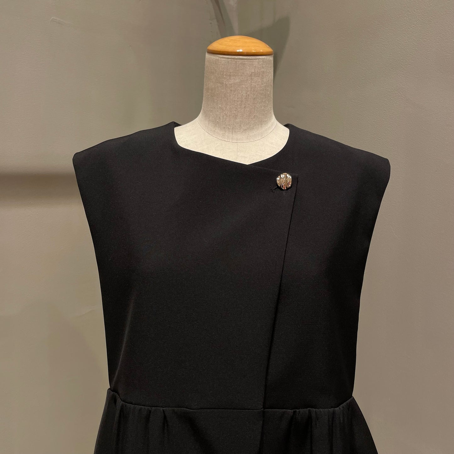 【CHIGNON】ペプラムベスト