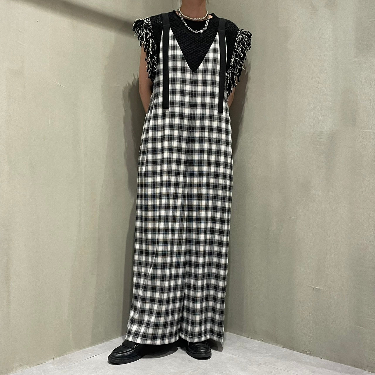 【CHIGNON】Vネックサロペット