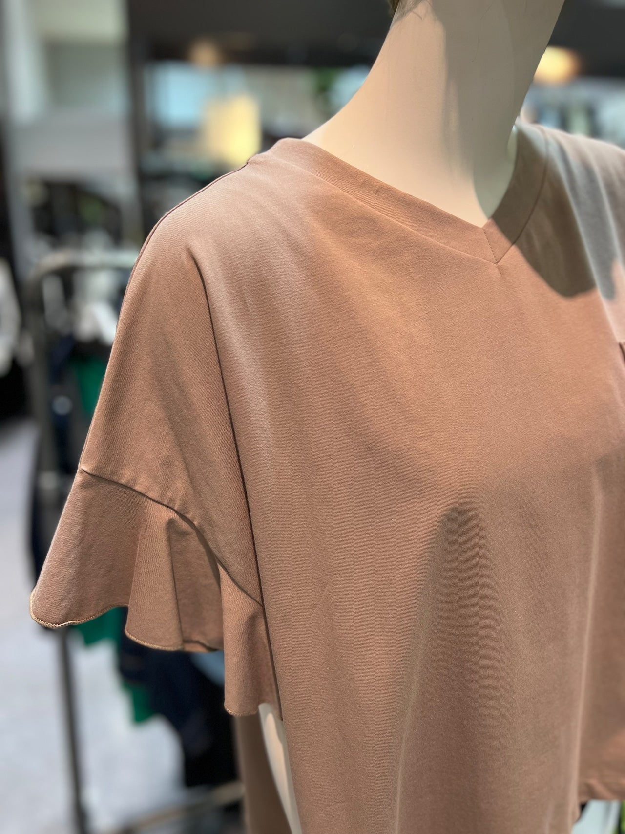 【ayane】VネックTシャツ
