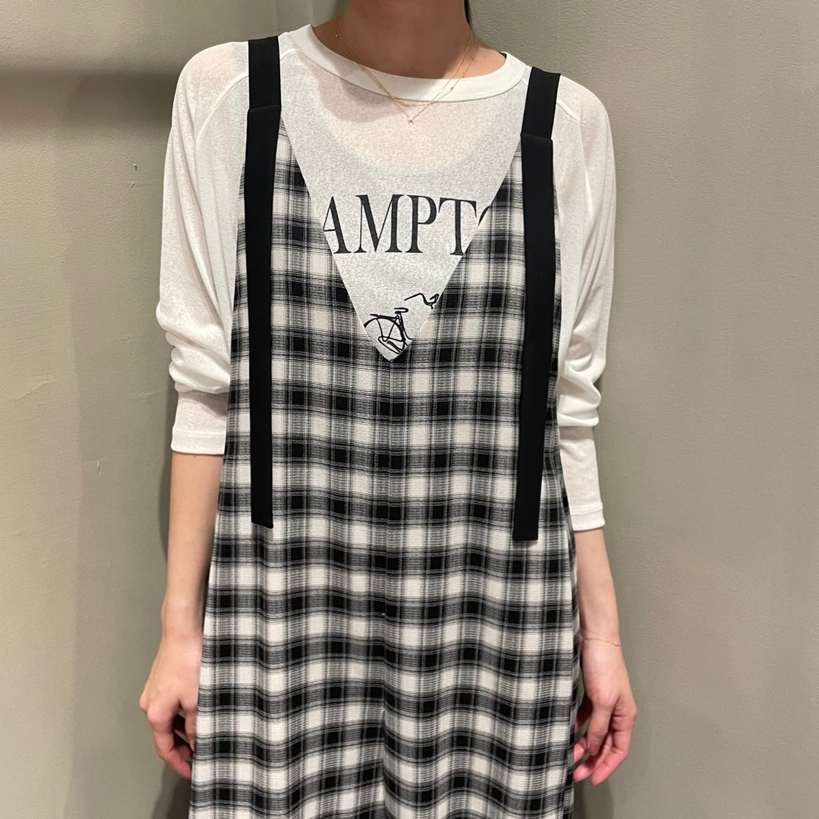 【CHIGNON】Vネックサロペット