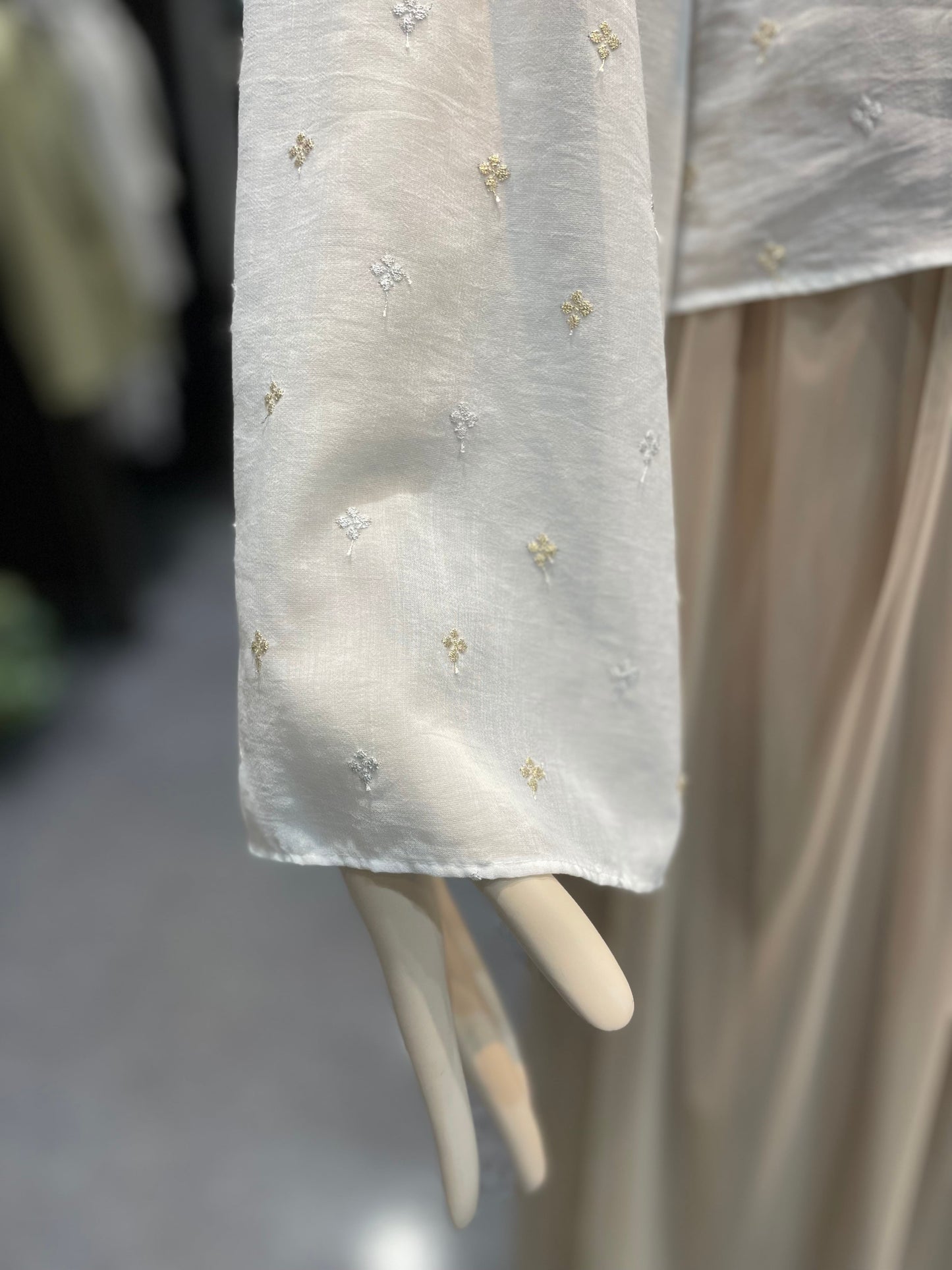 【De bon coer】ラメ刺繍ブラウス