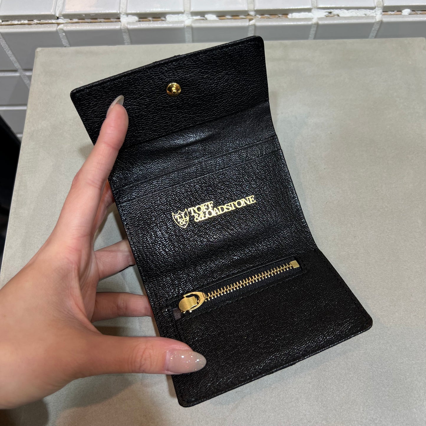 【TOFF&LOADSTONE】スリムトリフォールド ミニウォレット ライトシュリンク 三つ折り財布