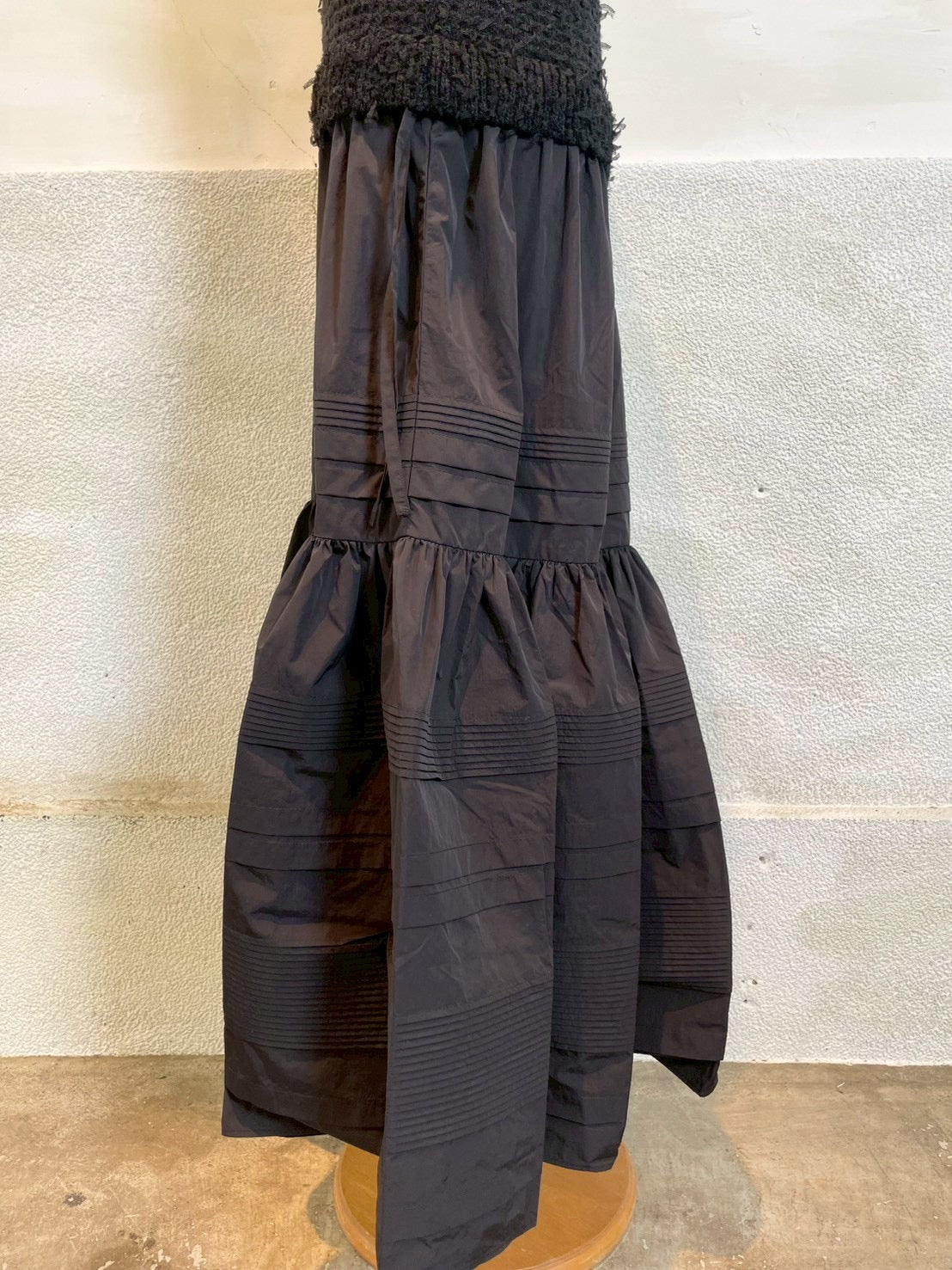 【EN'DAY】ニット×ティアード ワンピース Black×Black