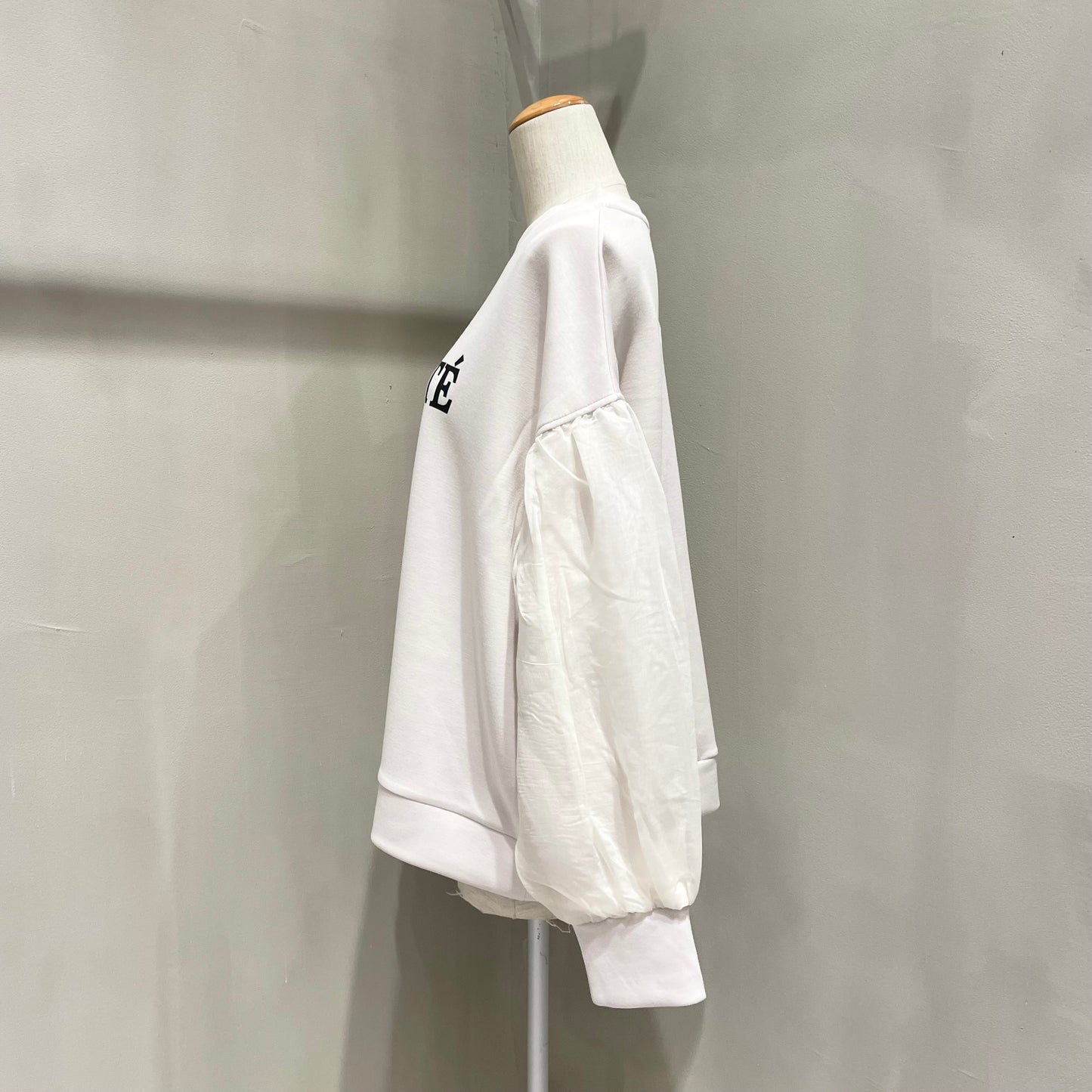 【botanical】ソフトダンボールニットボリューム袖オーガンジープルオーバー