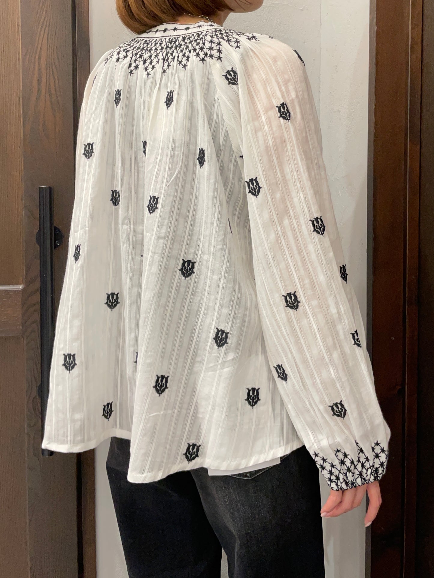 【TORRAZZO DONNA】インド刺繍ブラウス
