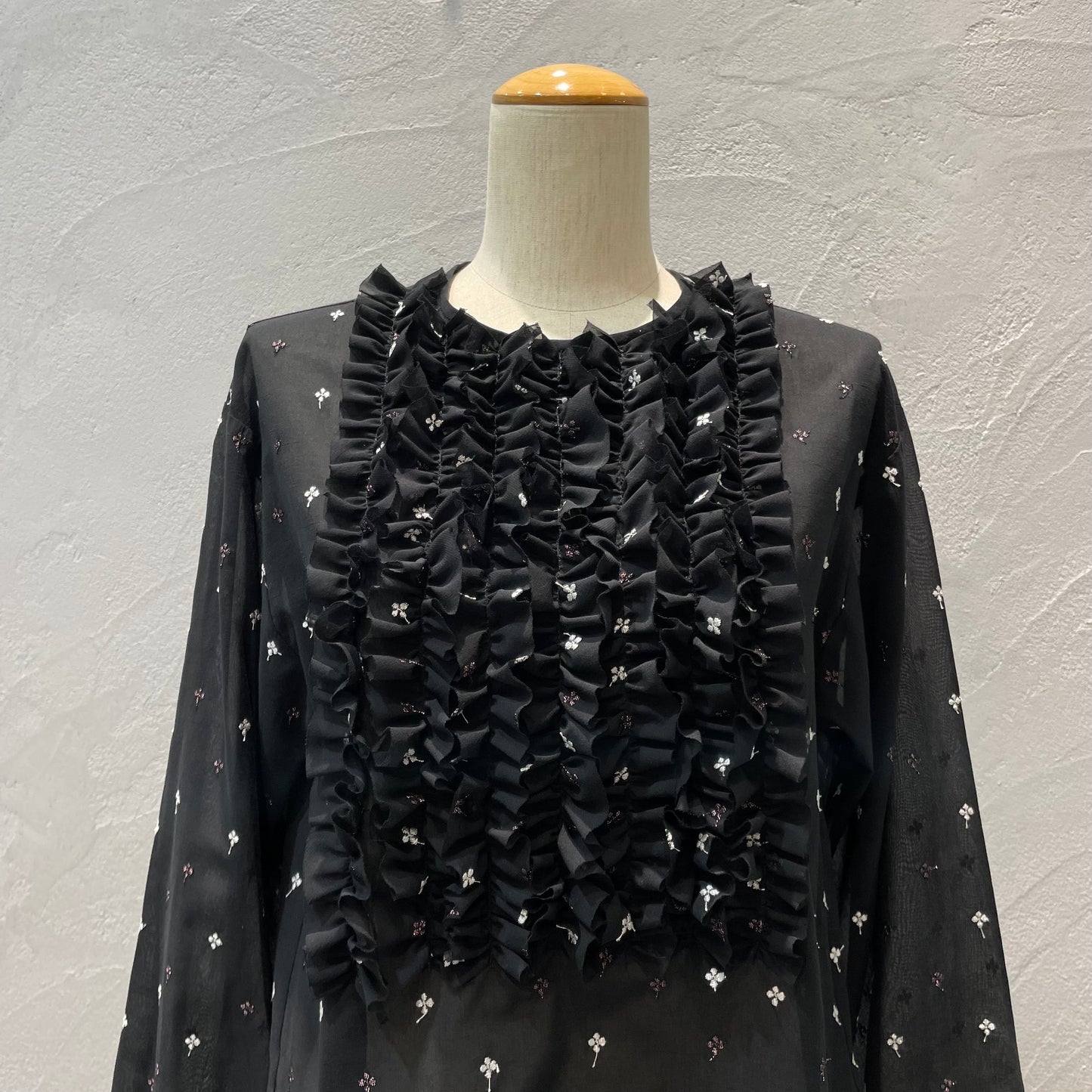 【De bon coer】ラメ刺繍ブラウス