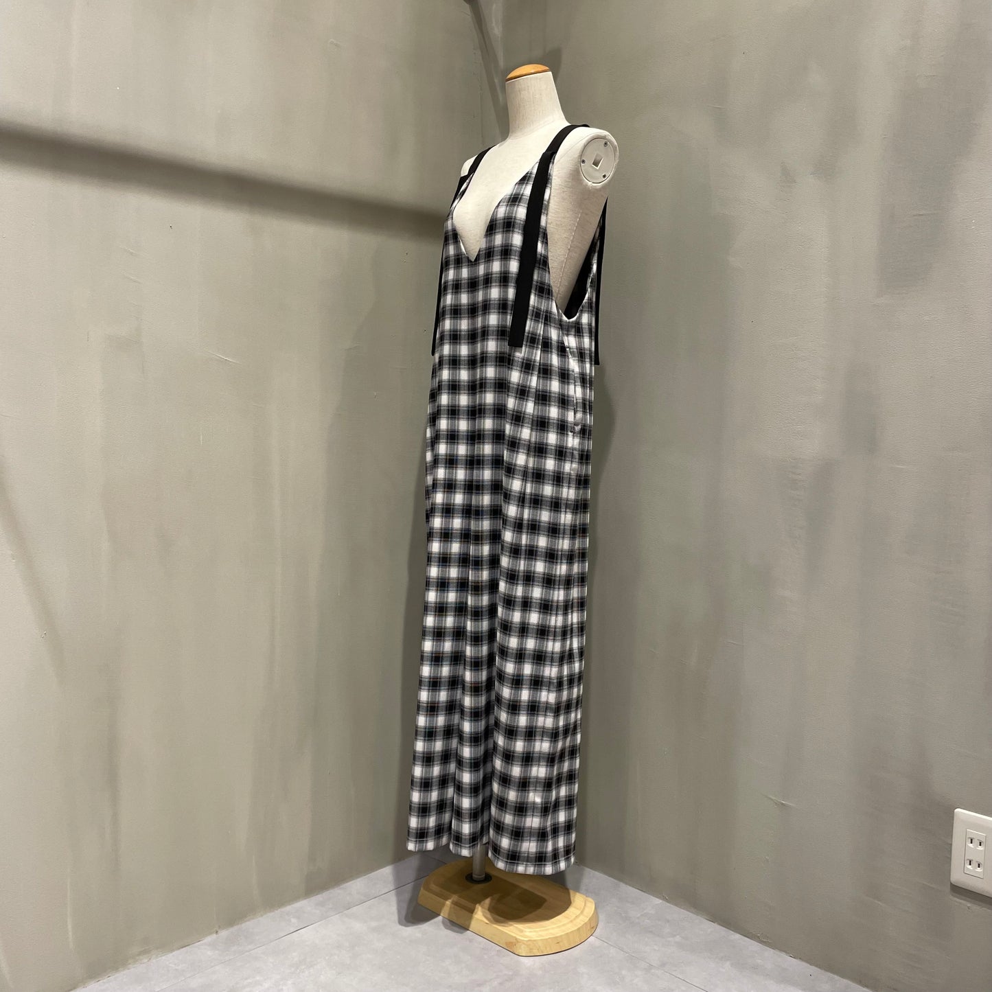 【CHIGNON】Vネックサロペット