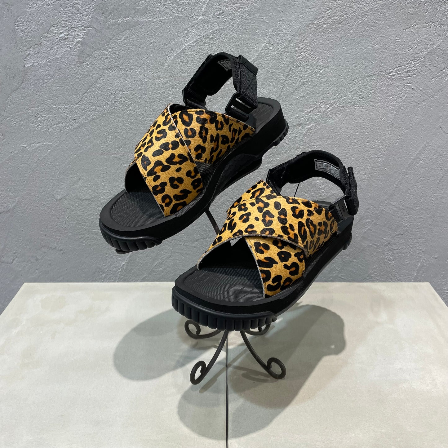 SHAKA//FIESTA COWHAIR SANDAL