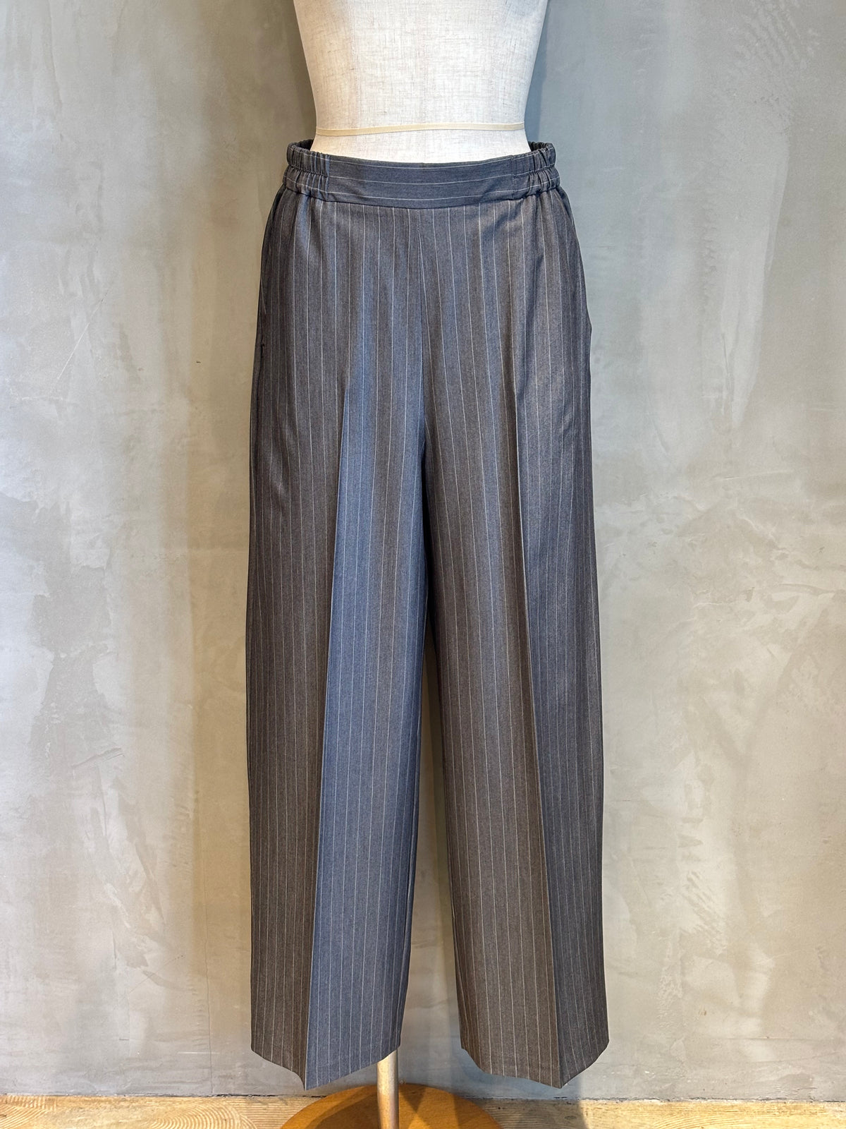 〈10/1ライブ紹介商品〉【Eimee Law】ピンストライプレースフリルベストSETUP