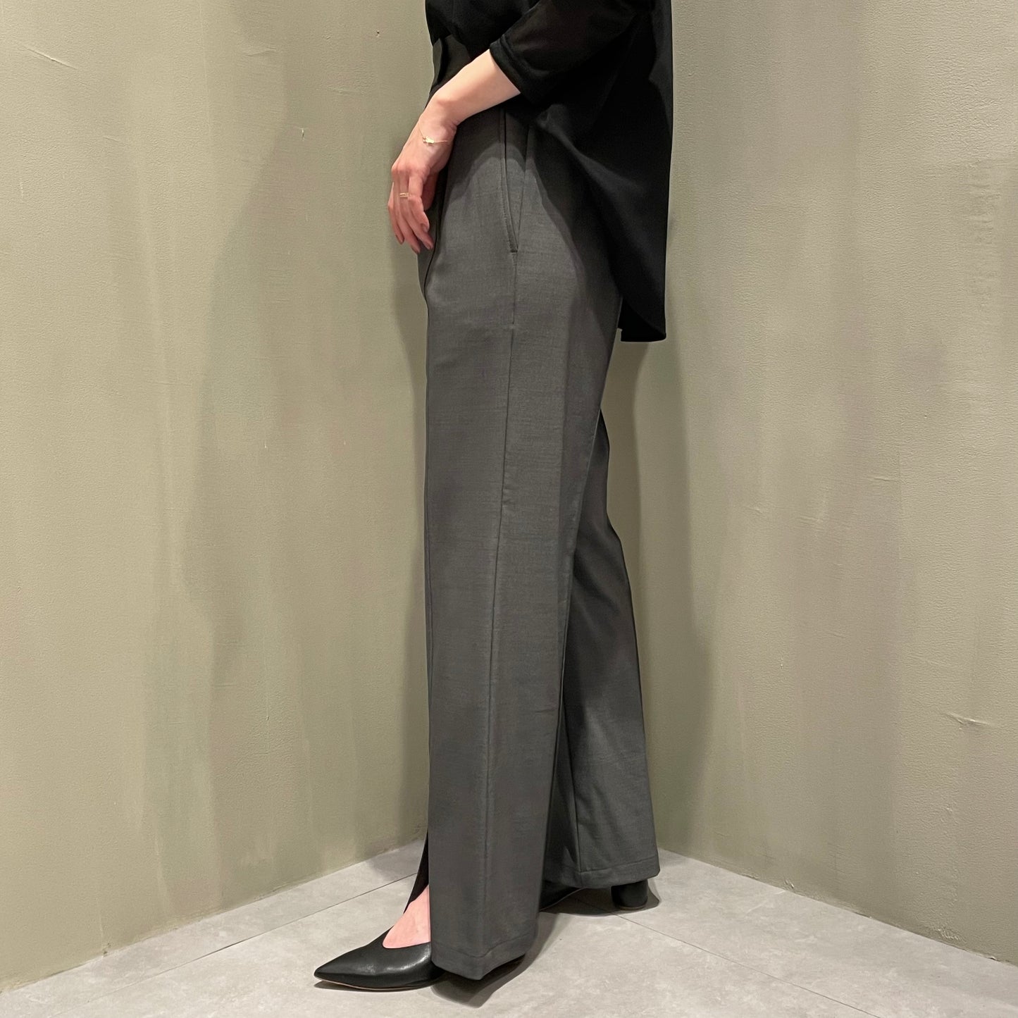【CHIGNON】前スリットフレアパンツ