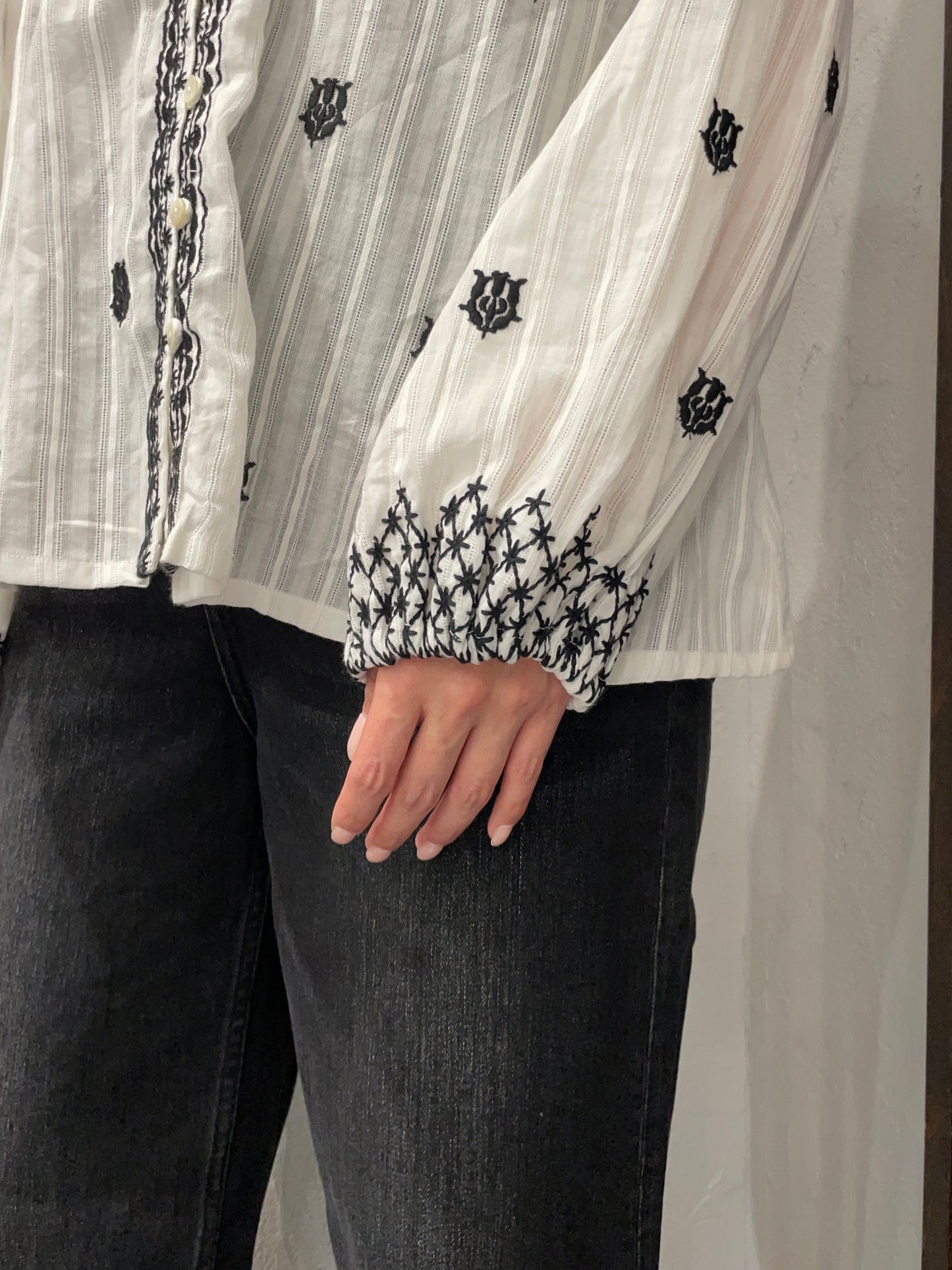 【TORRAZZO DONNA】インド刺繍ブラウス