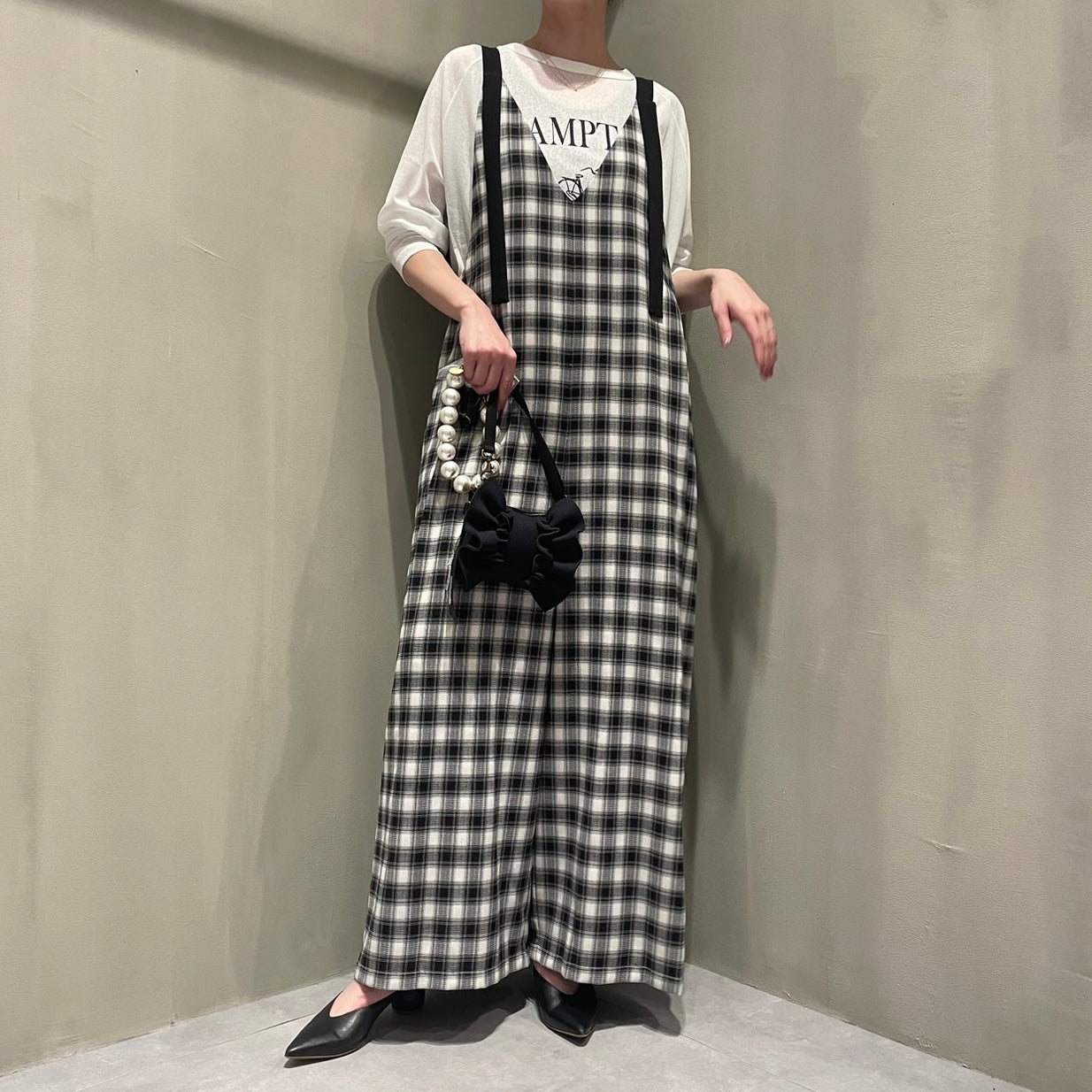 【CHIGNON】Vネックサロペット