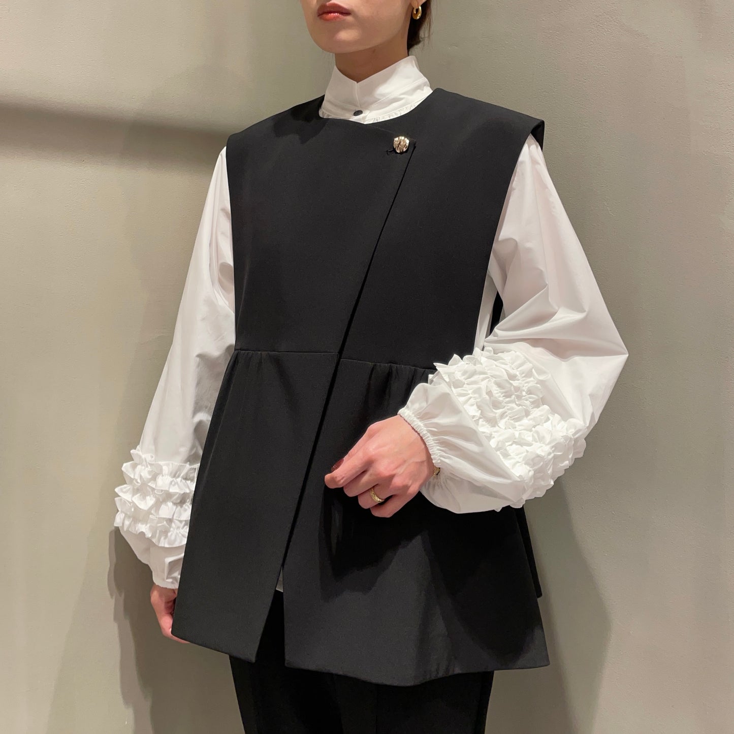 【CHIGNON】ペプラムベスト