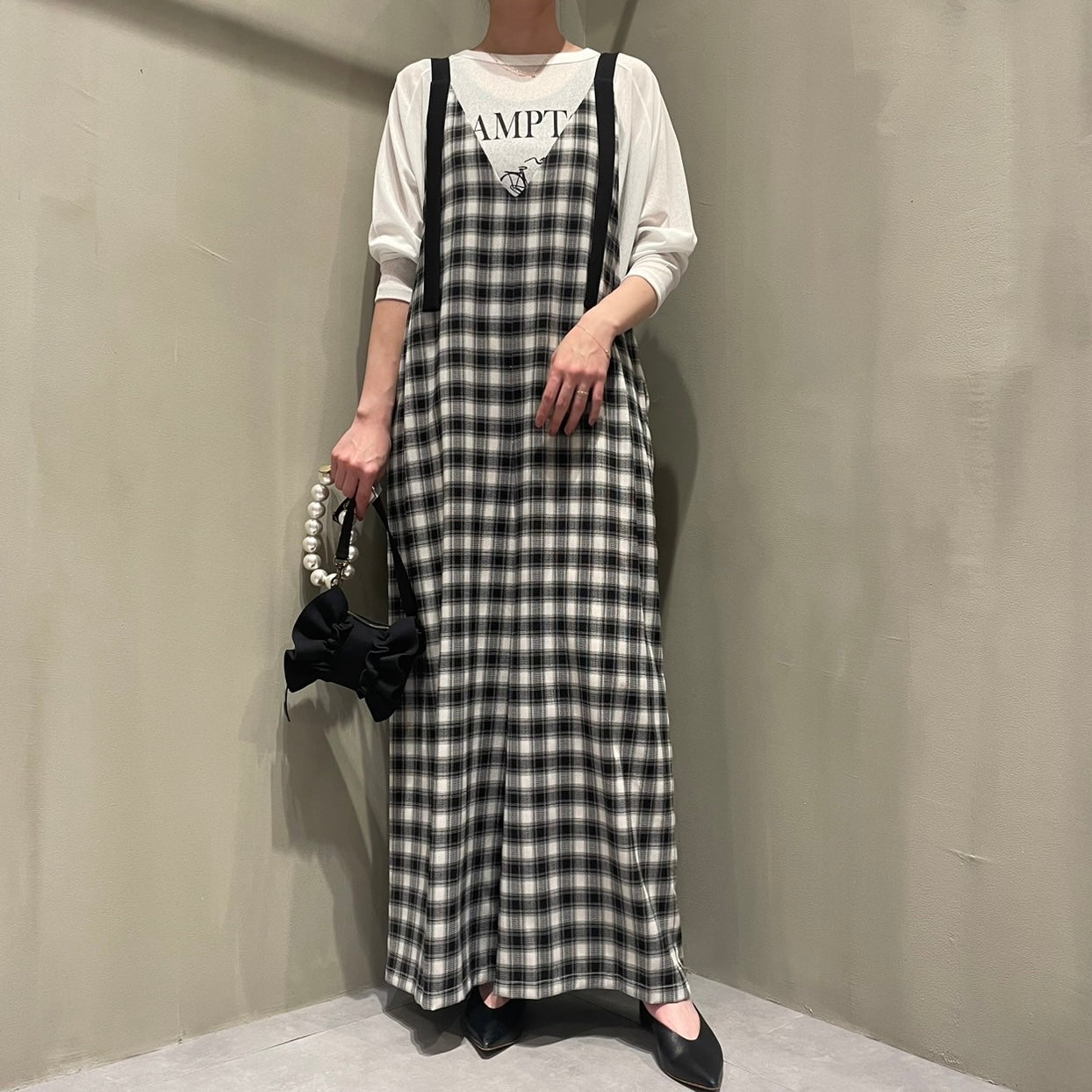 【CHIGNON】Vネックサロペット