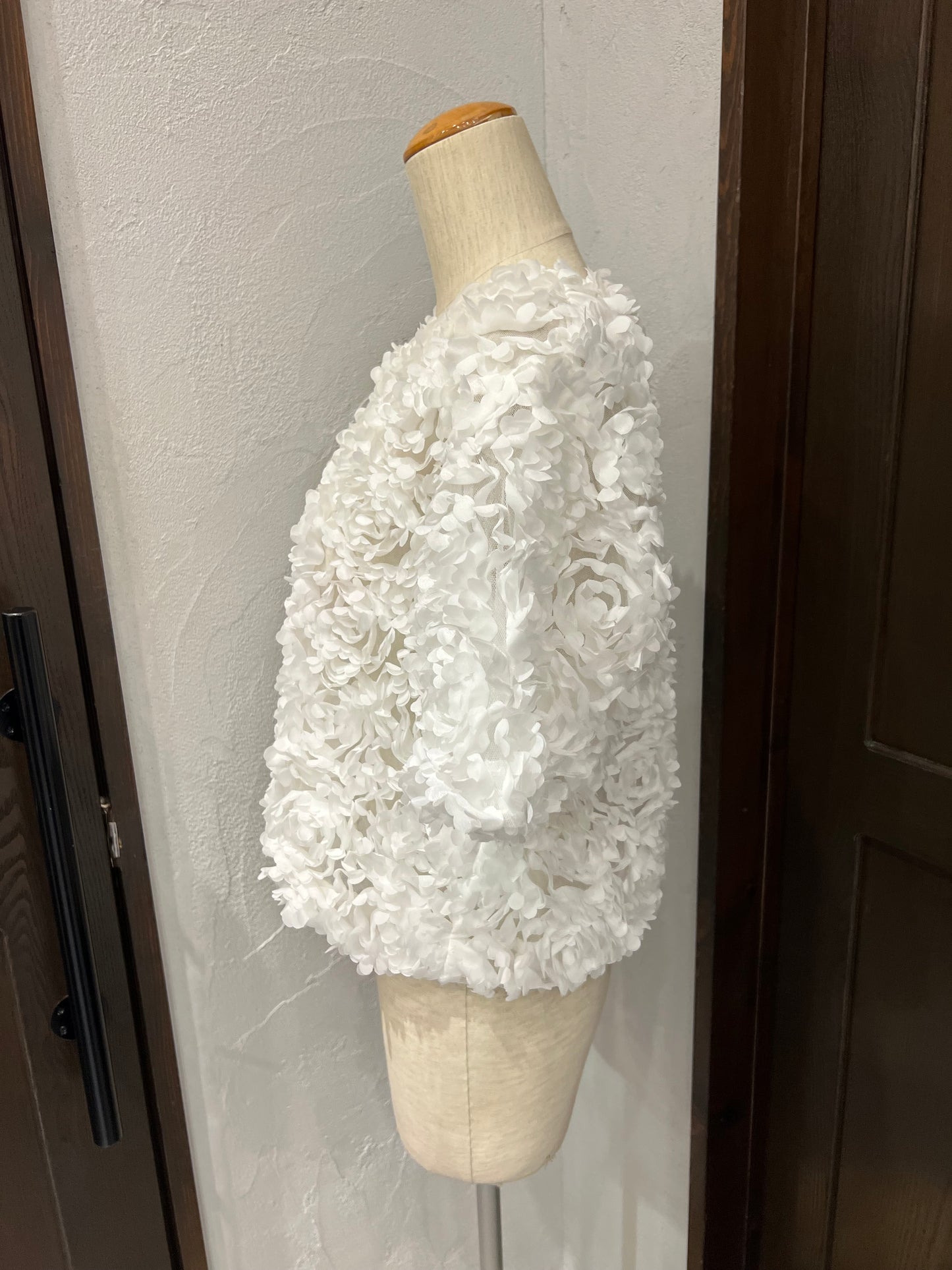 【TORRAZZO DONNA】フラワーチュール刺繍シアージャケット