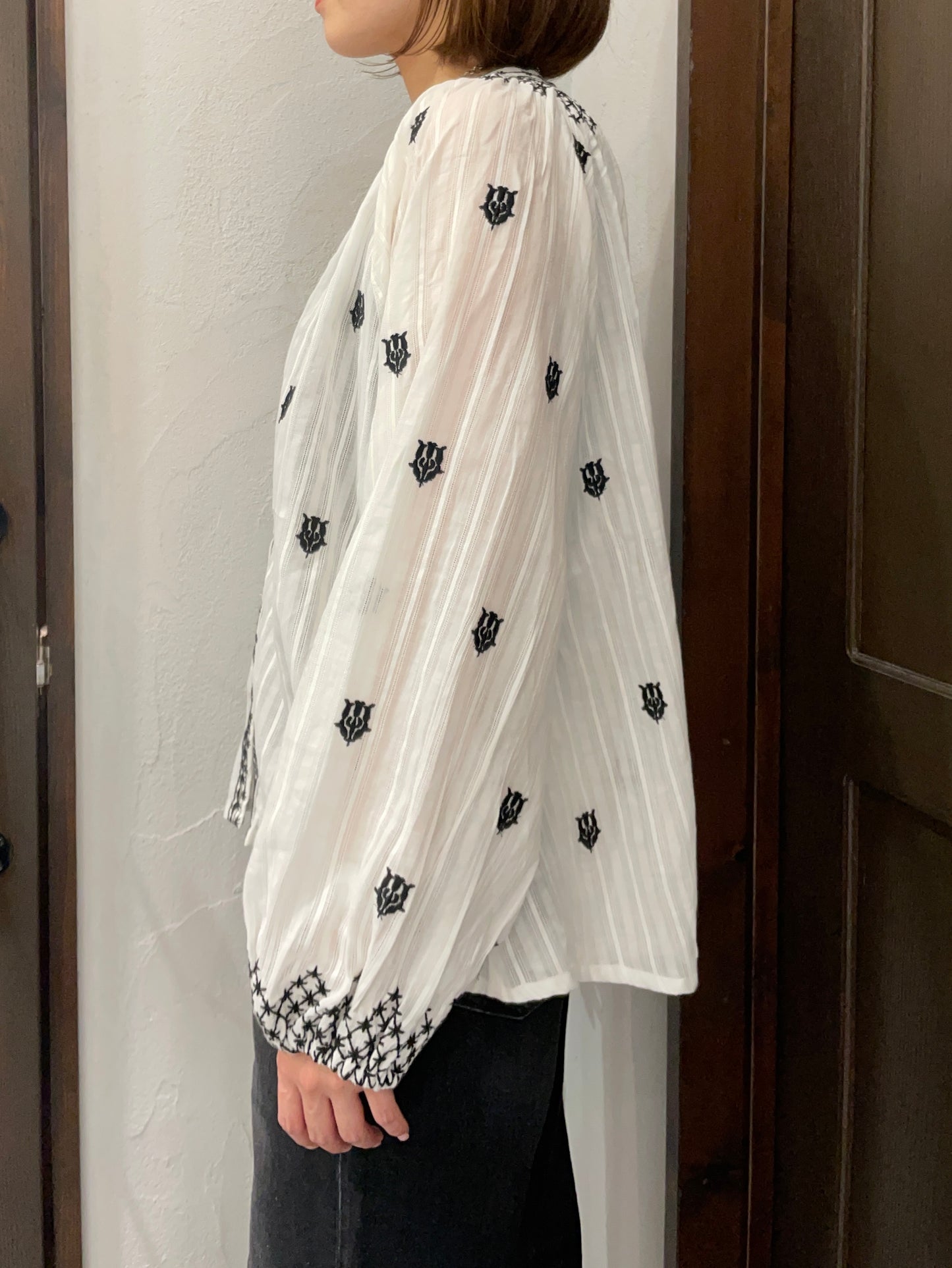【TORRAZZO DONNA】インド刺繍ブラウス