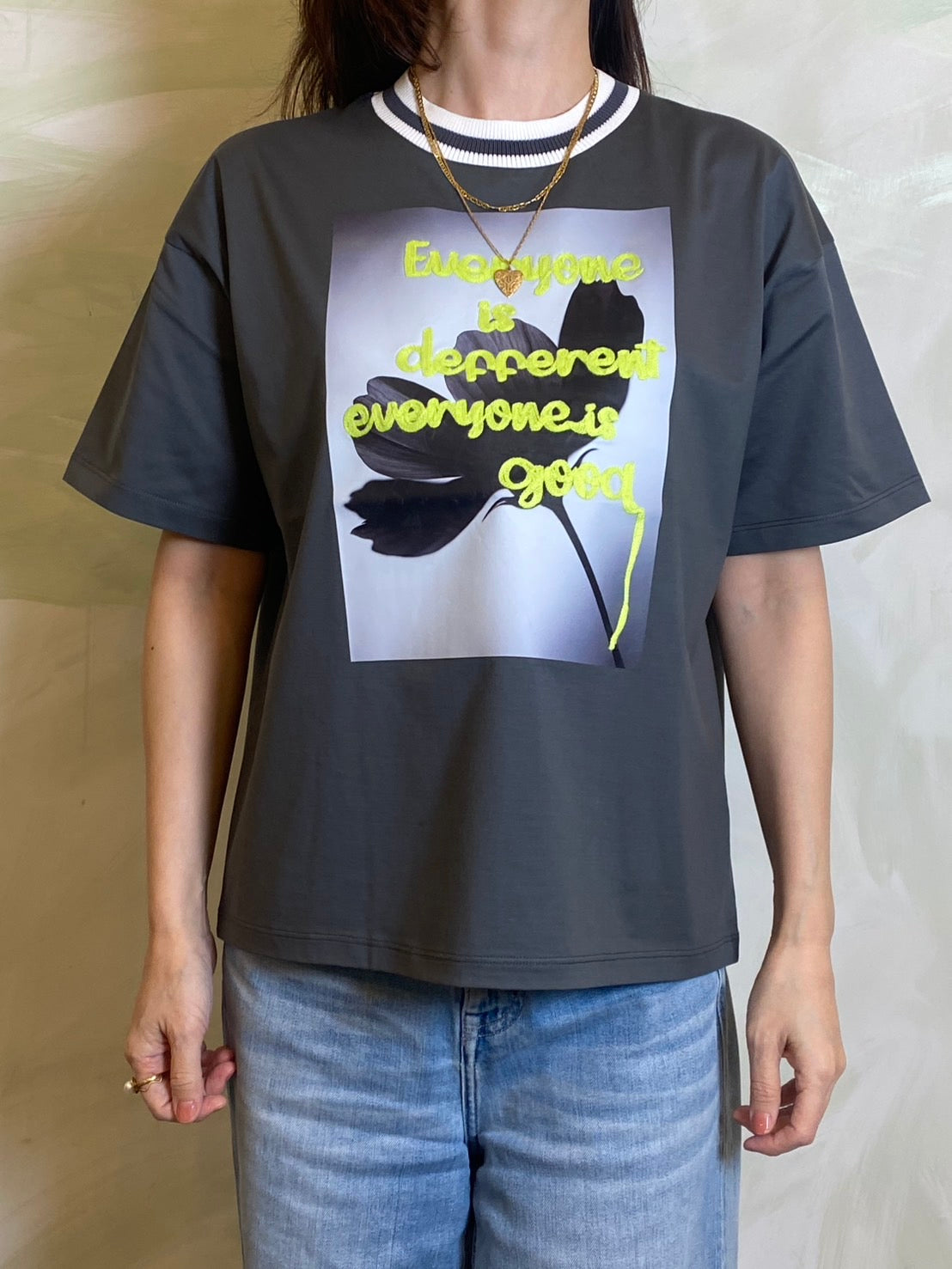 【EN'DAY】アートプリント×コード刺繍 Tシャツ