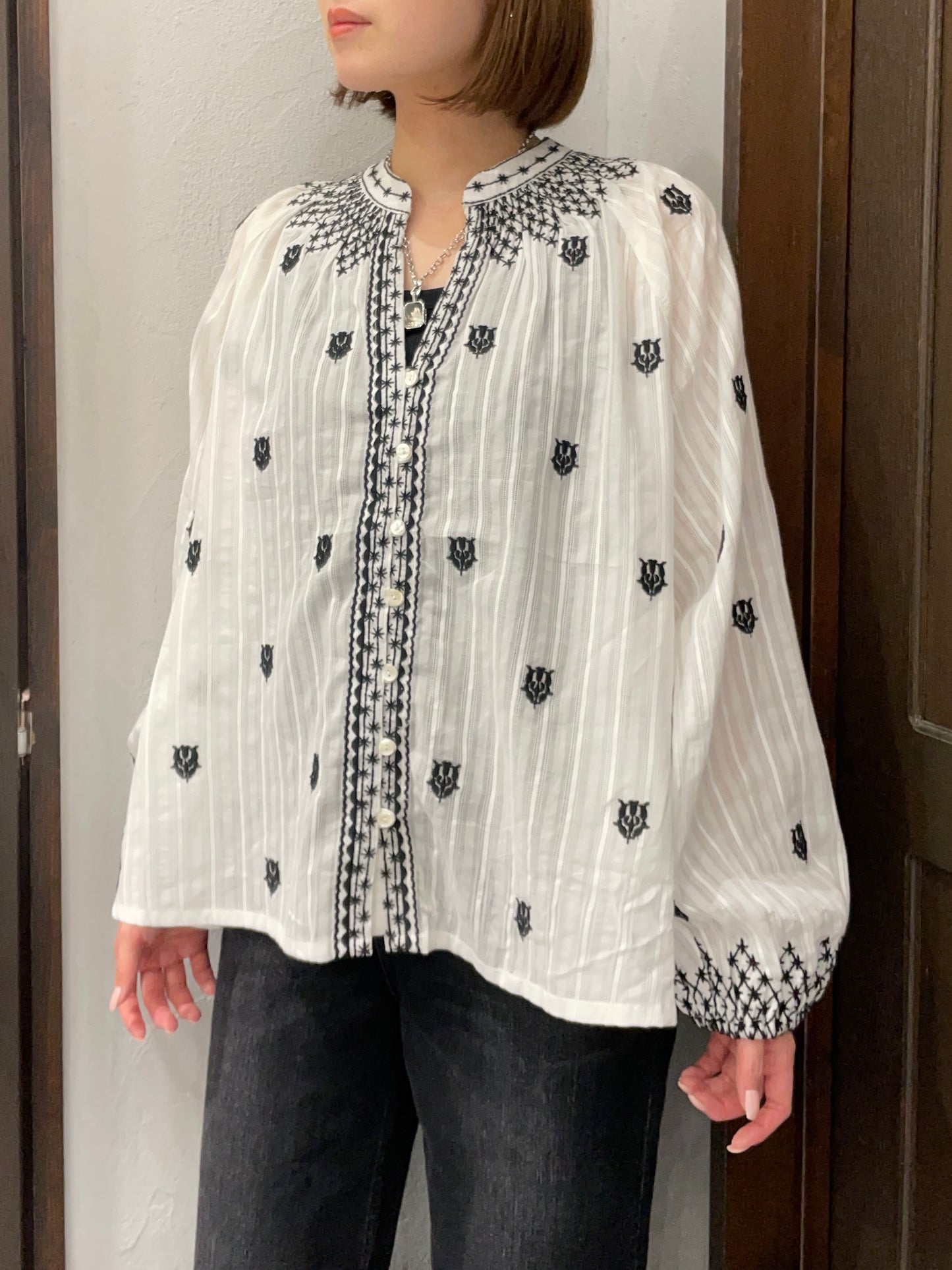 【TORRAZZO DONNA】インド刺繍ブラウス