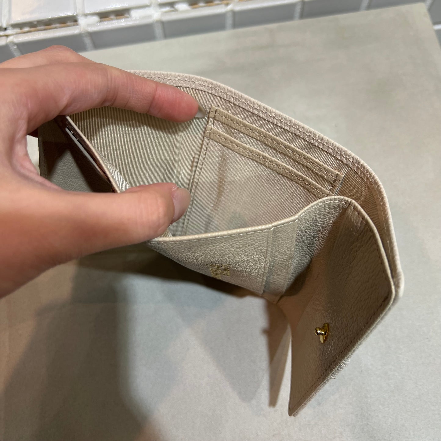 【TOFF&LOADSTONE】スリムトリフォールド ミニウォレット ライトシュリンク 三つ折り財布