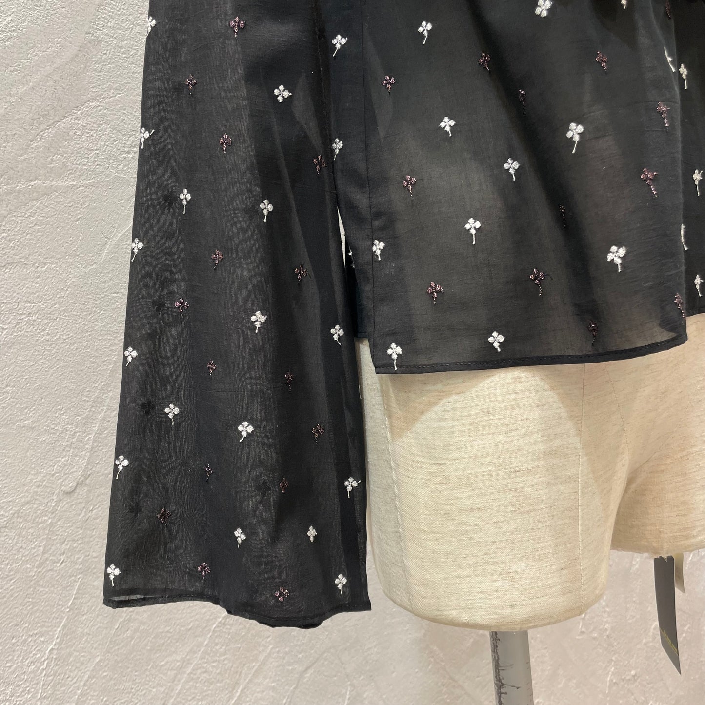 【De bon coer】ラメ刺繍ブラウス
