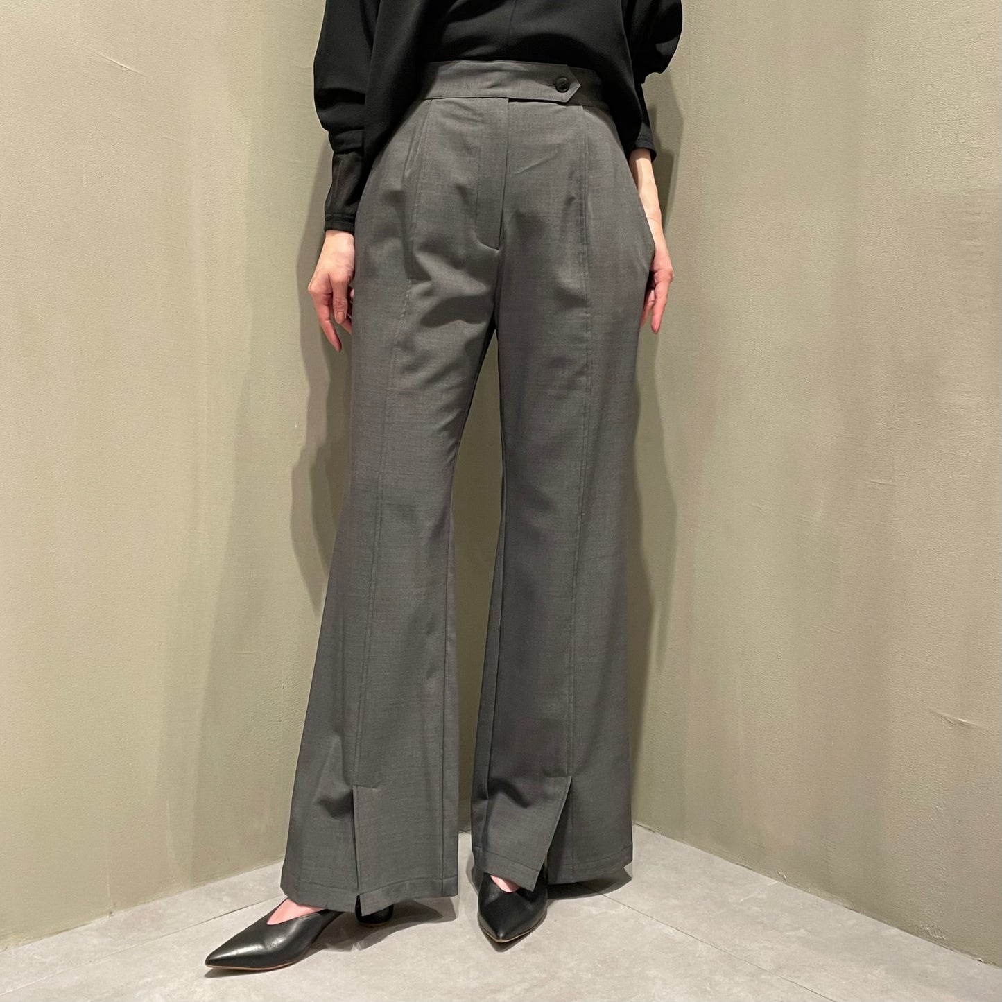 【CHIGNON】前スリットフレアパンツ