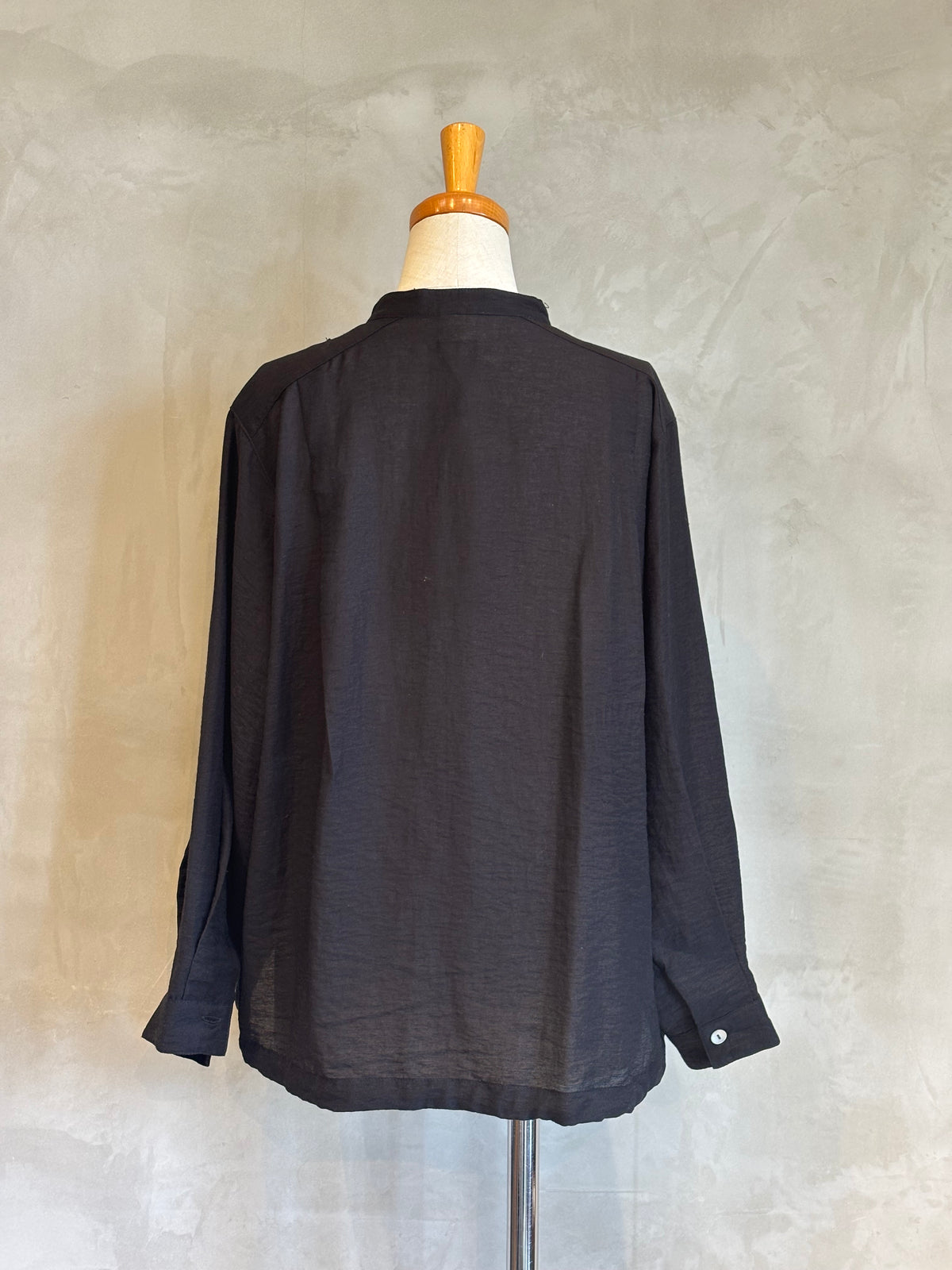 〈10/1ライブ紹介商品〉【FIL DE FER】レーヨンシャンタンショートフリルシャツ