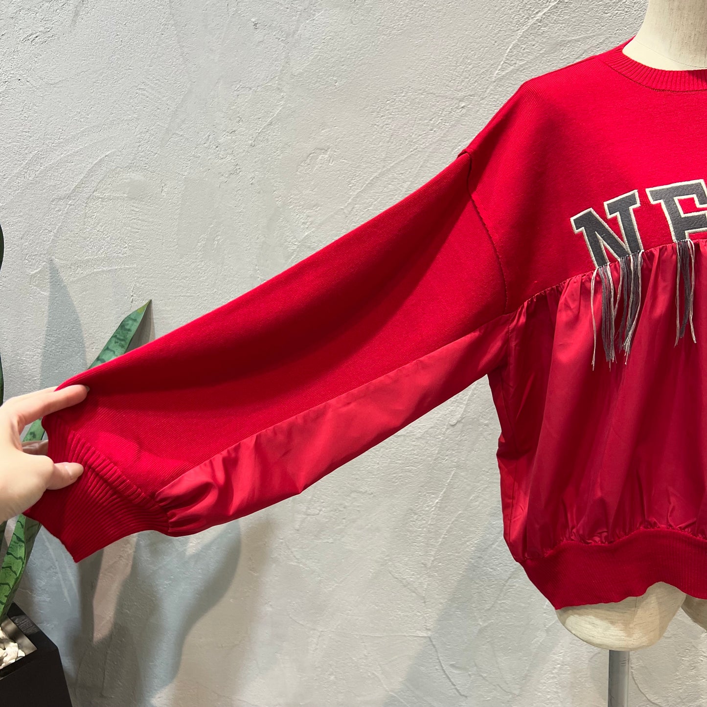 【MARECHAL TERRE】フリンジロゴ刺繍ニット