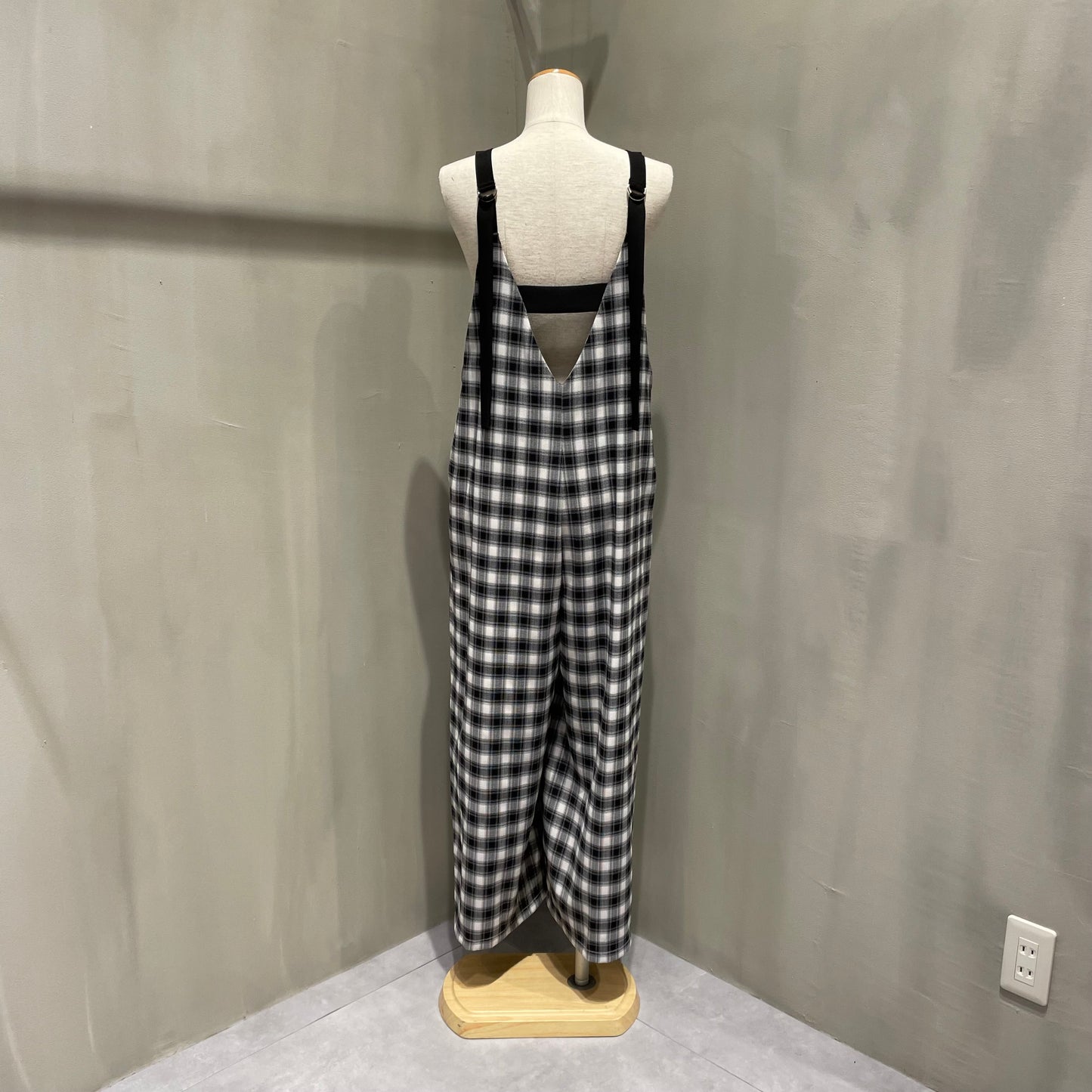 【CHIGNON】Vネックサロペット