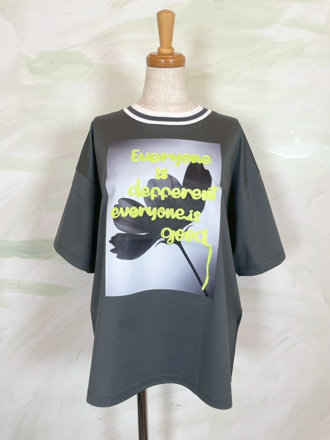 【EN'DAY】アートプリント×コード刺繍 Tシャツ