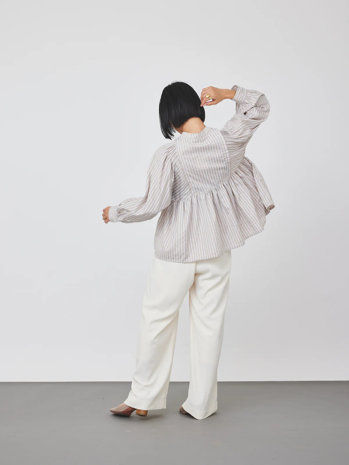 【TORRAZZO DONNA】メッシュフリルブラウス