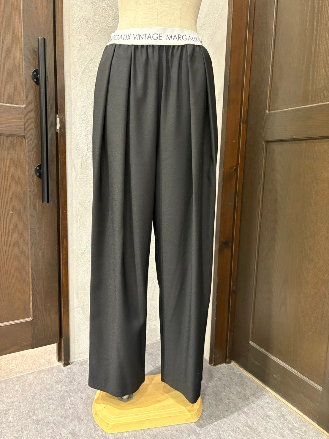 【MARGAUX VINTAGE】ロゴウエストタックパンツ