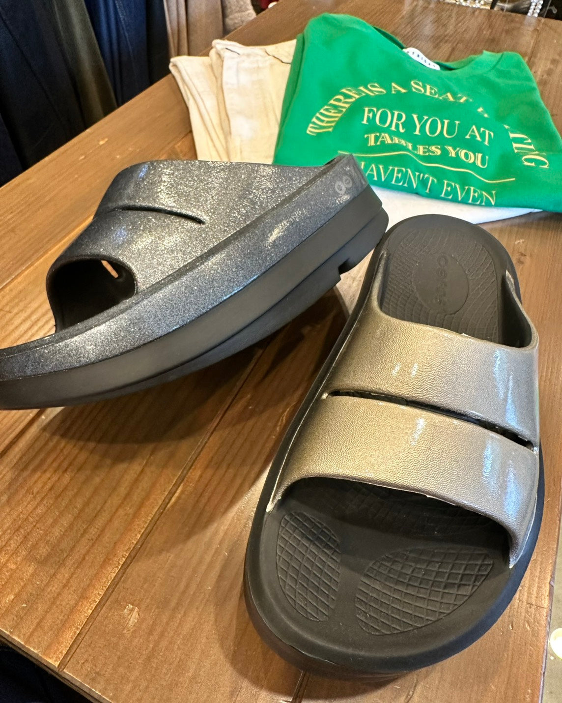 【OOFOS】OOmega OOahh Luxe BLACKSPARKLE