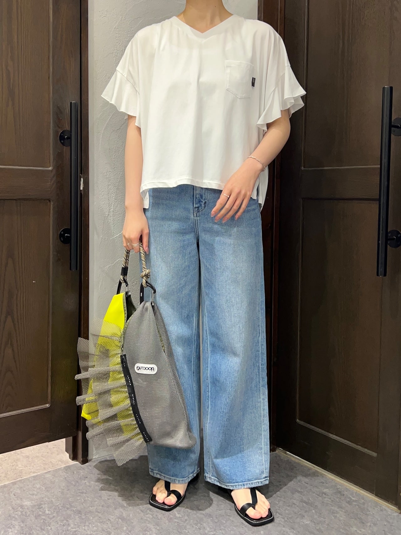 【ayane】VネックTシャツ