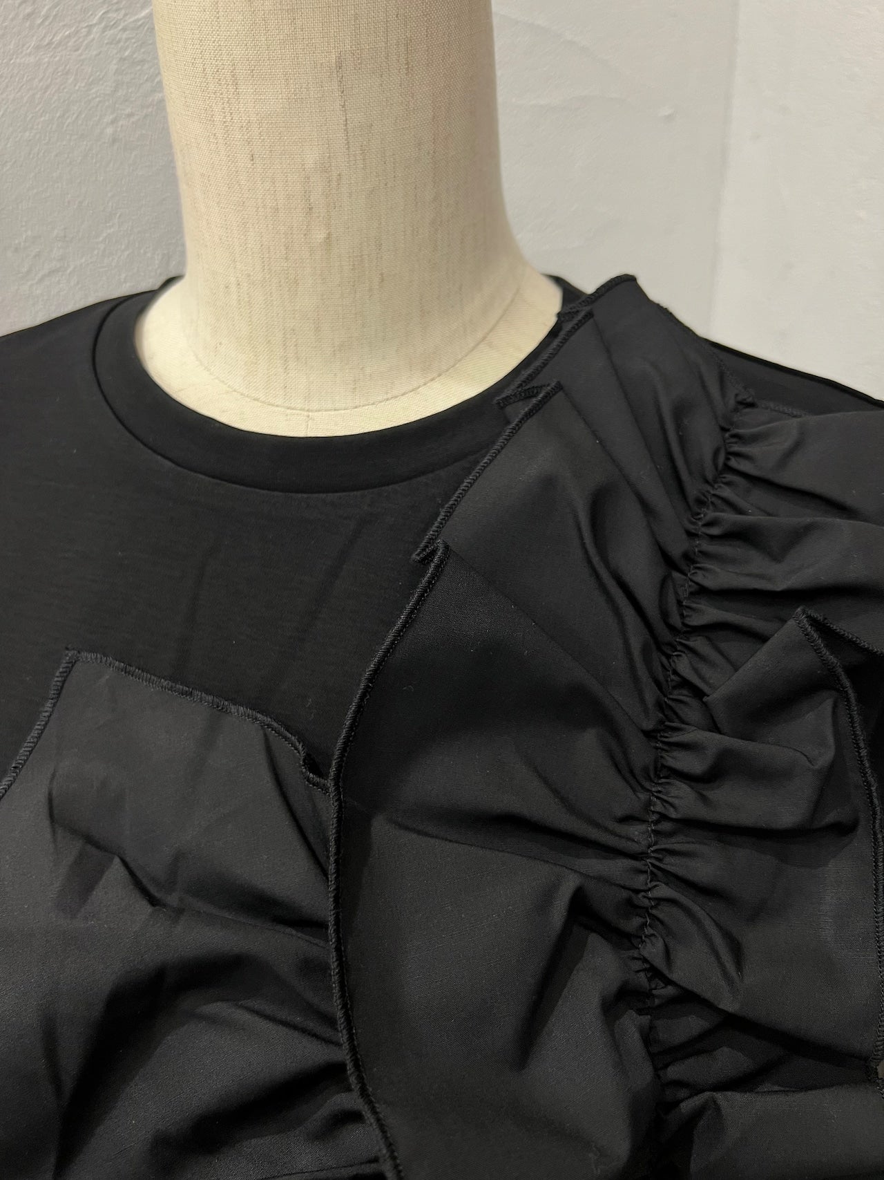 【PICCIN PERLA】アシンメトリーフリルプルオーバー