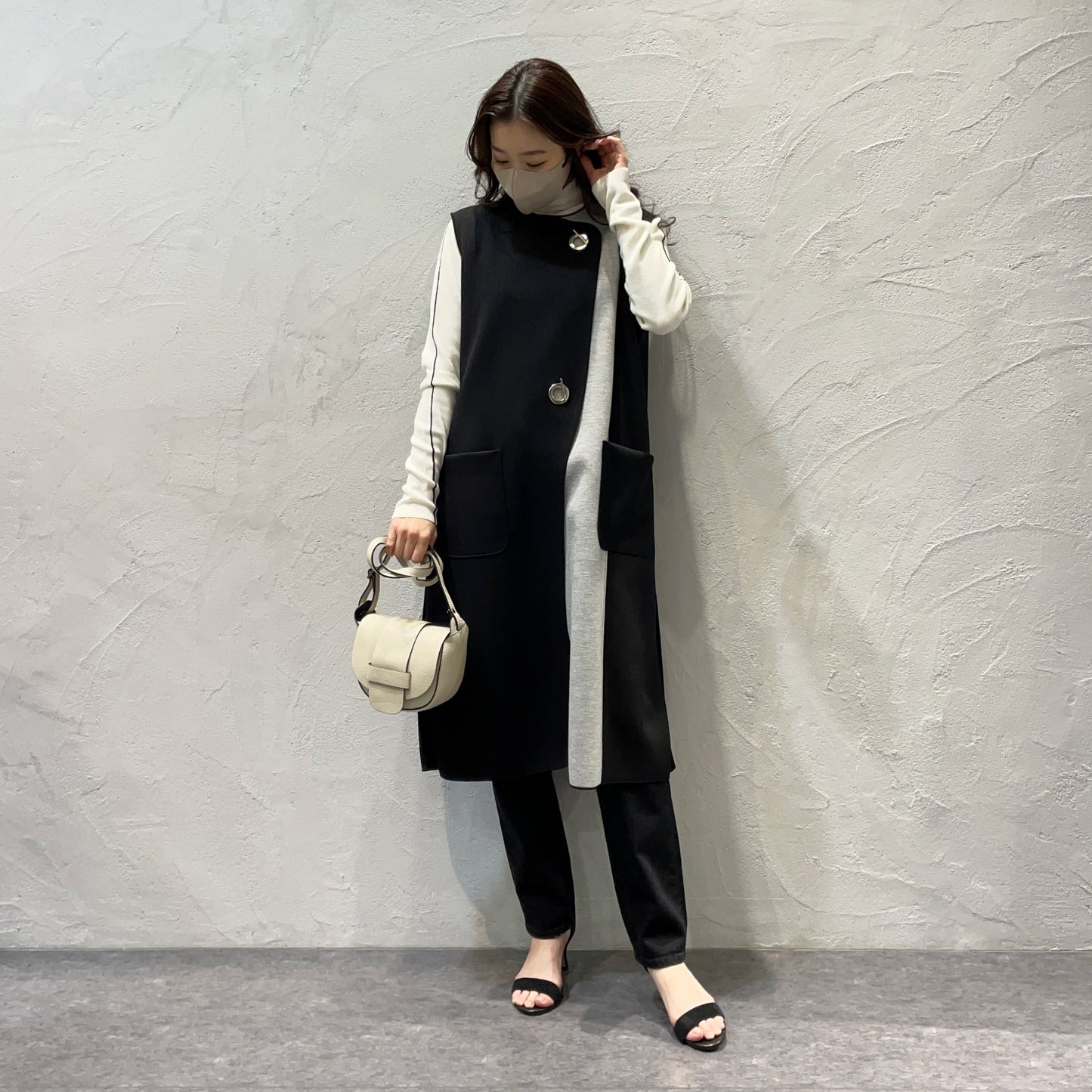 Eimee Law/バーボタンアイレットジレ